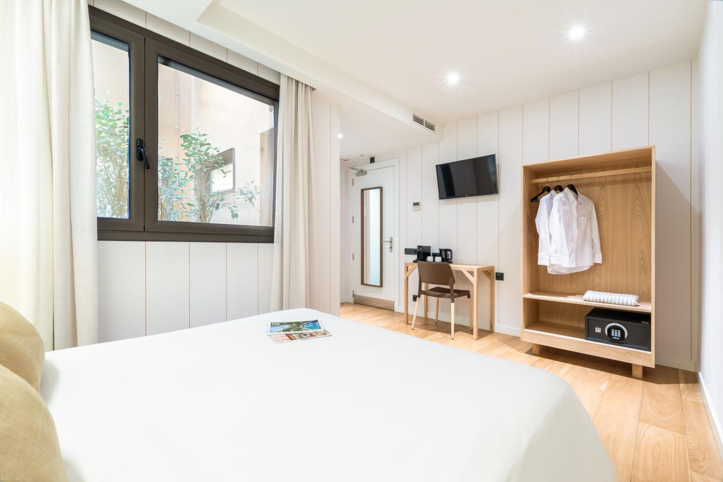 Double or Twin Room photo 3