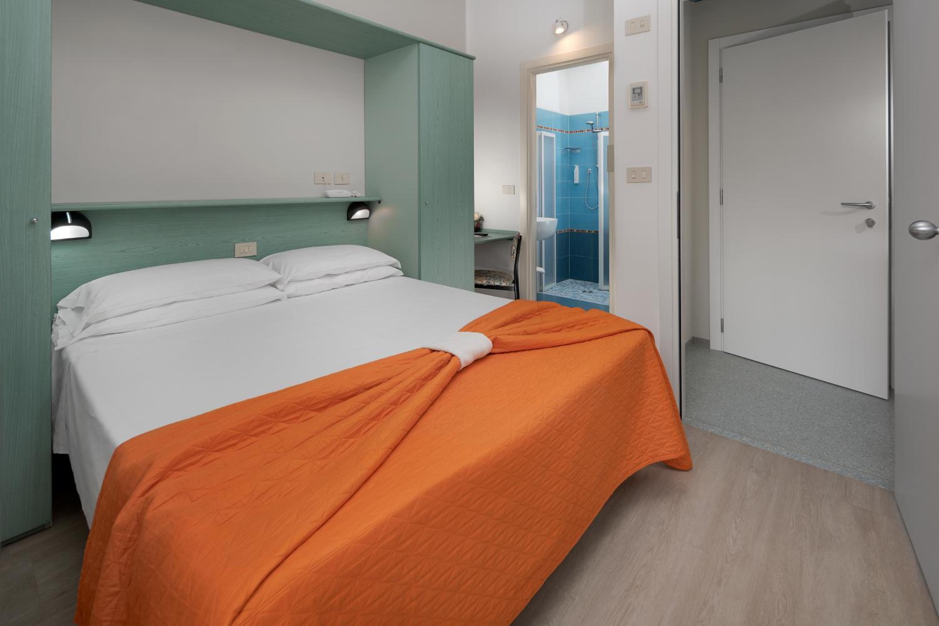Economy Double Room photo 3