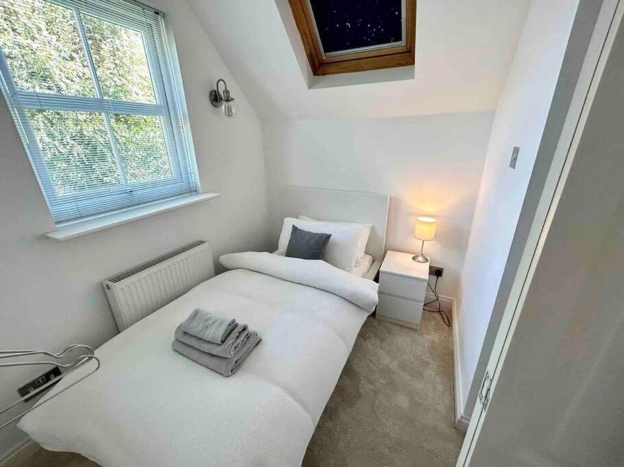 Five-Bedroom House photo 2