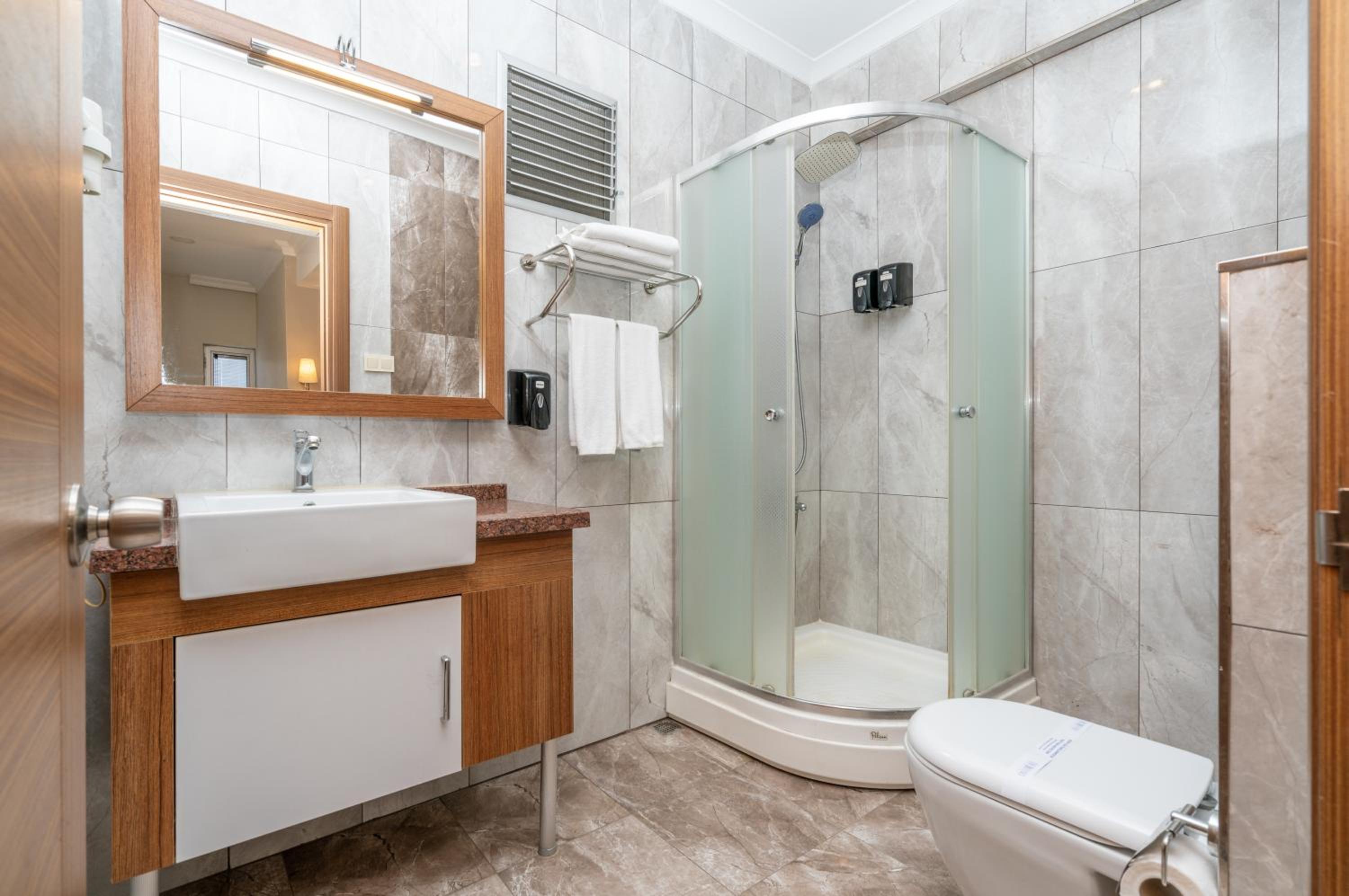 Budget Double Room photo 3