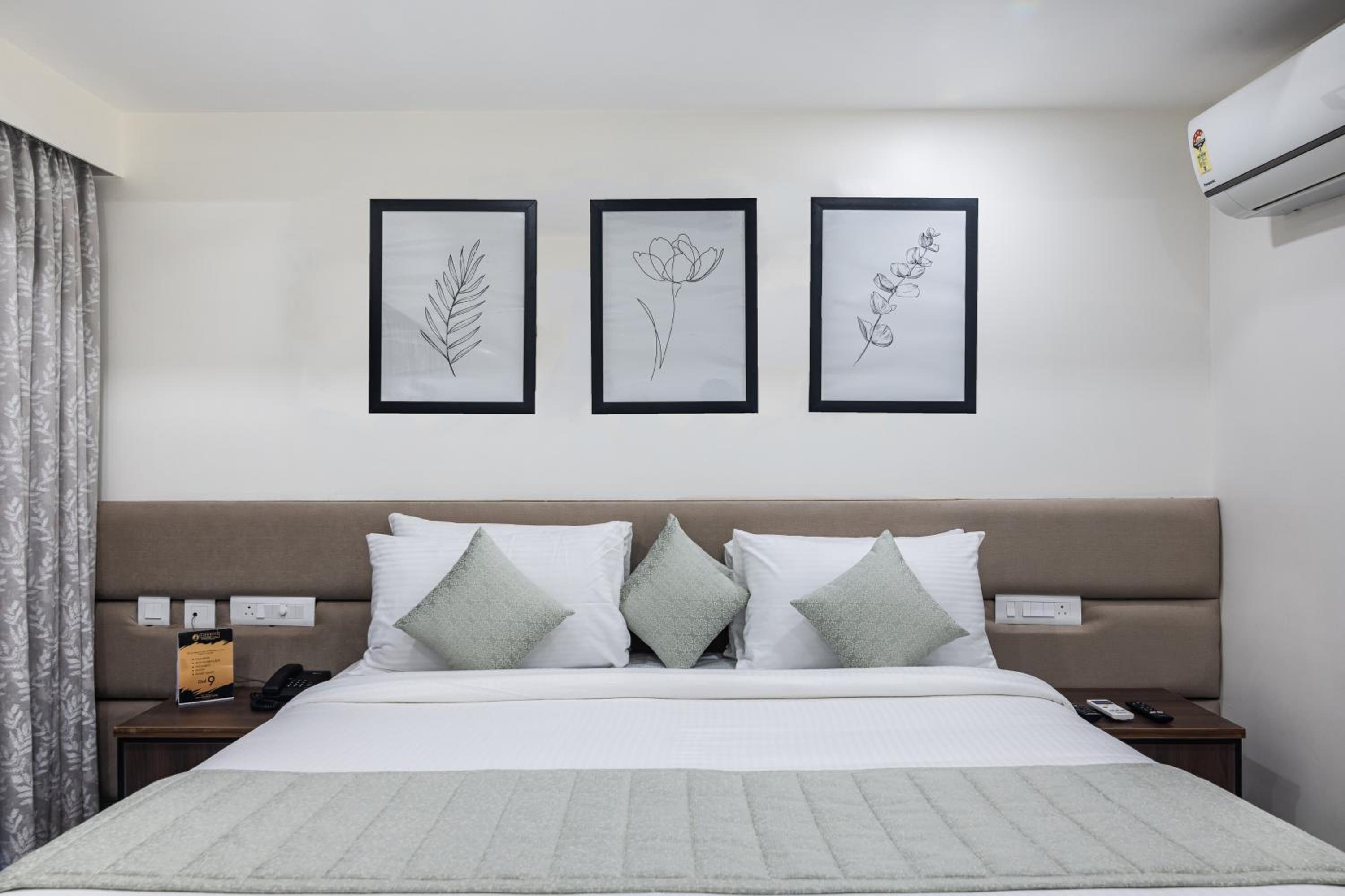 King Room with Balcony photo 2
