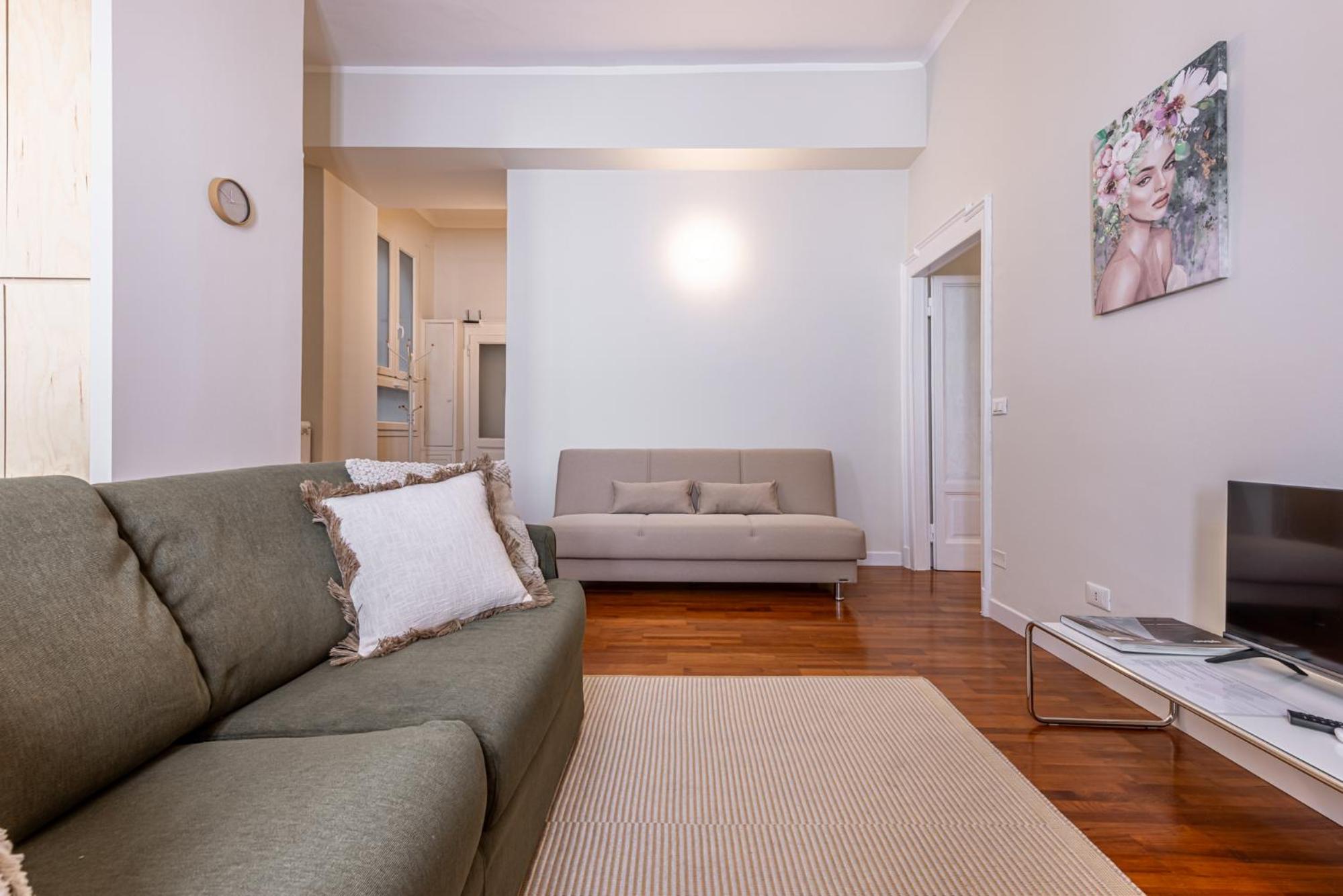 Deluxe One-Bedroom Apartment