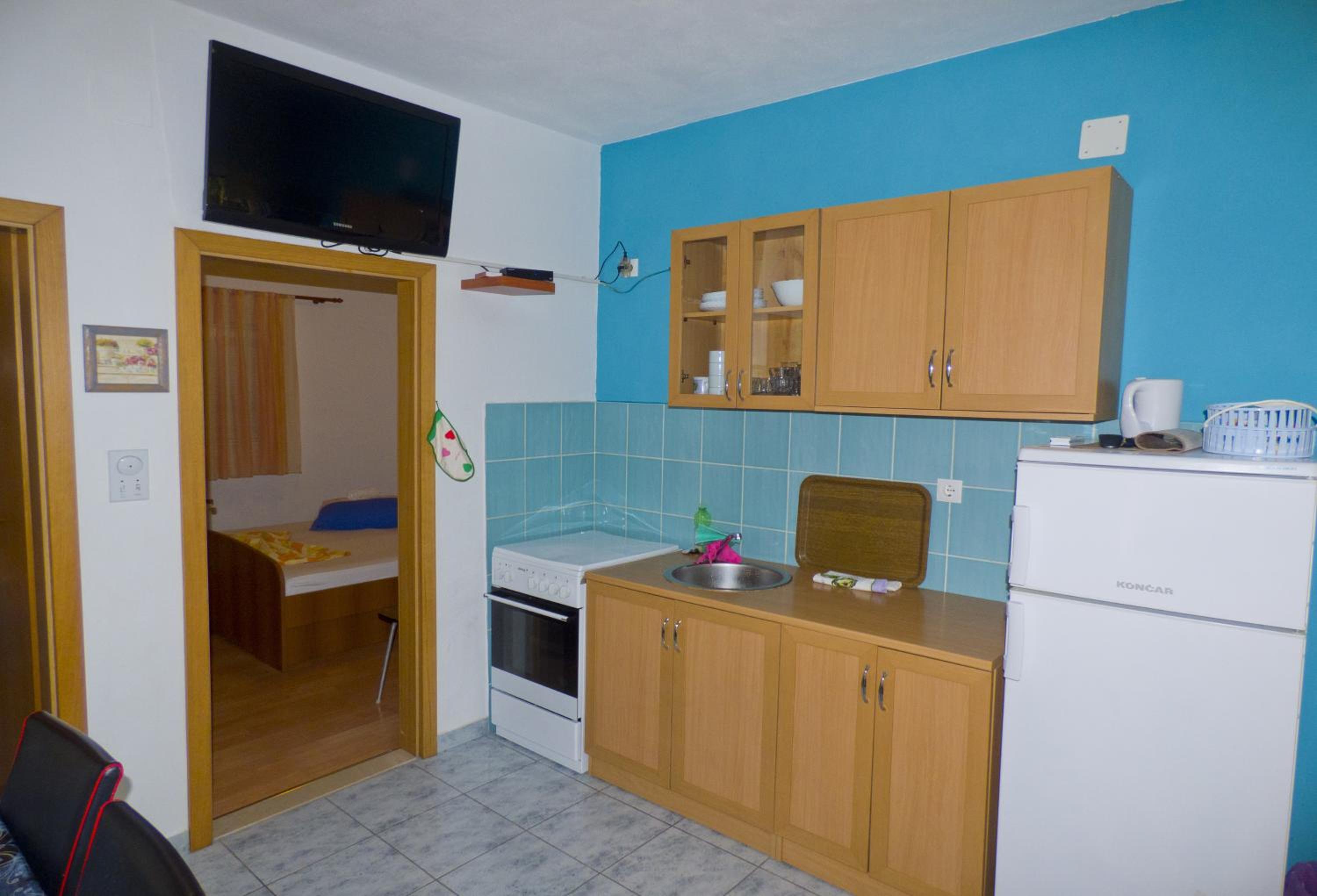 One-Bedroom Apartment with Terrace - Photo 8