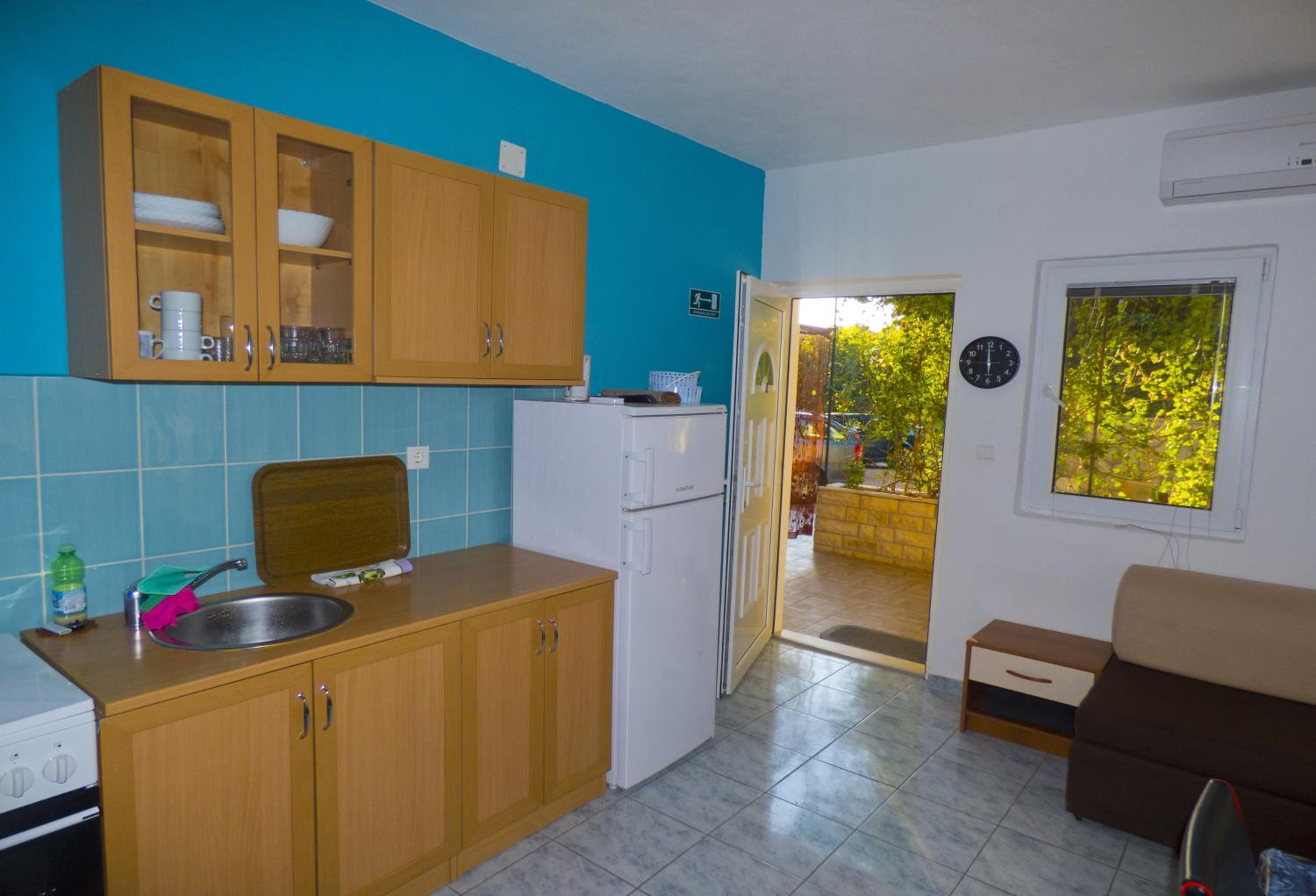 One-Bedroom Apartment with Terrace - Photo 9