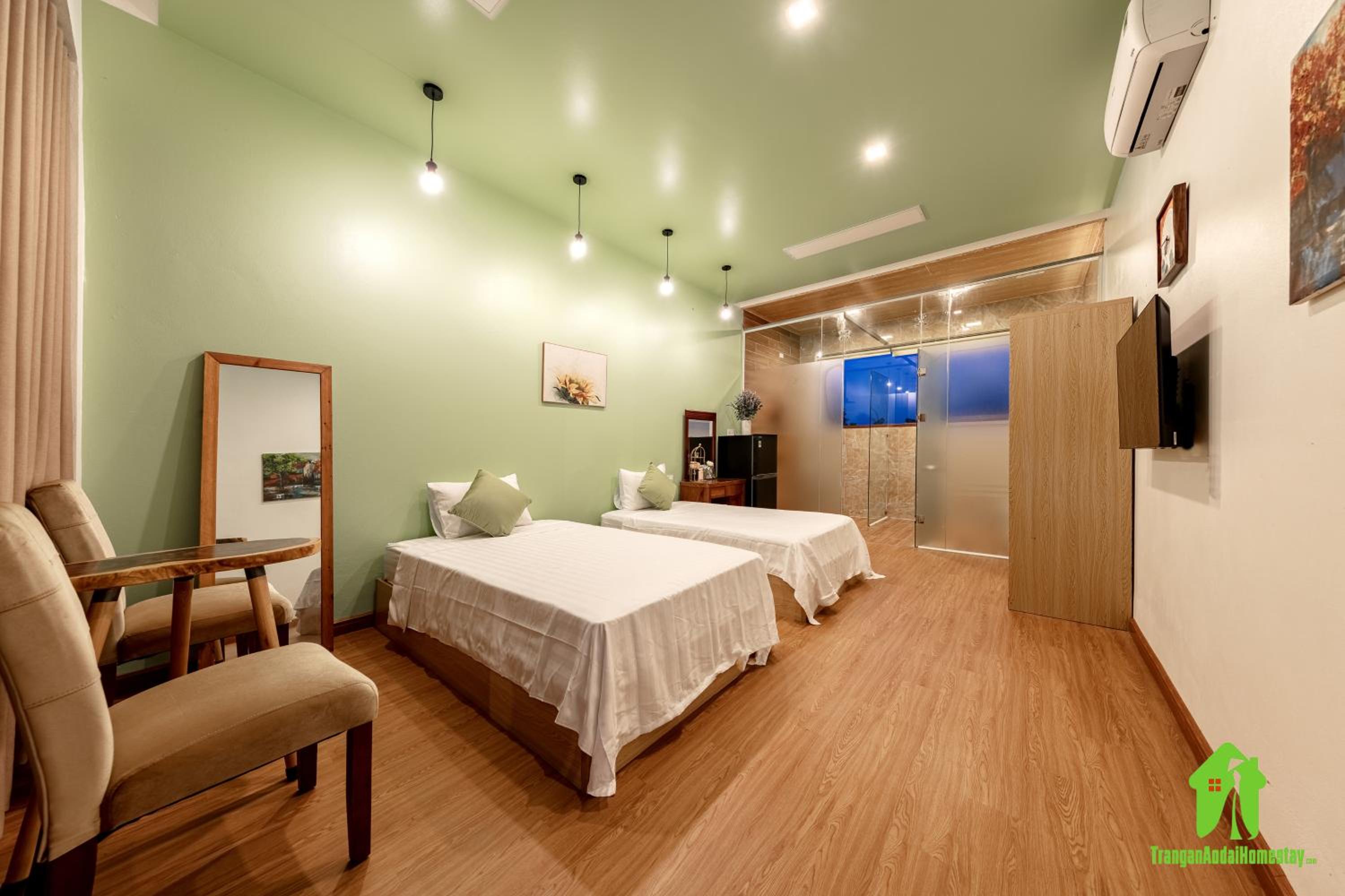 Family Room with Private Bathroom photo 2