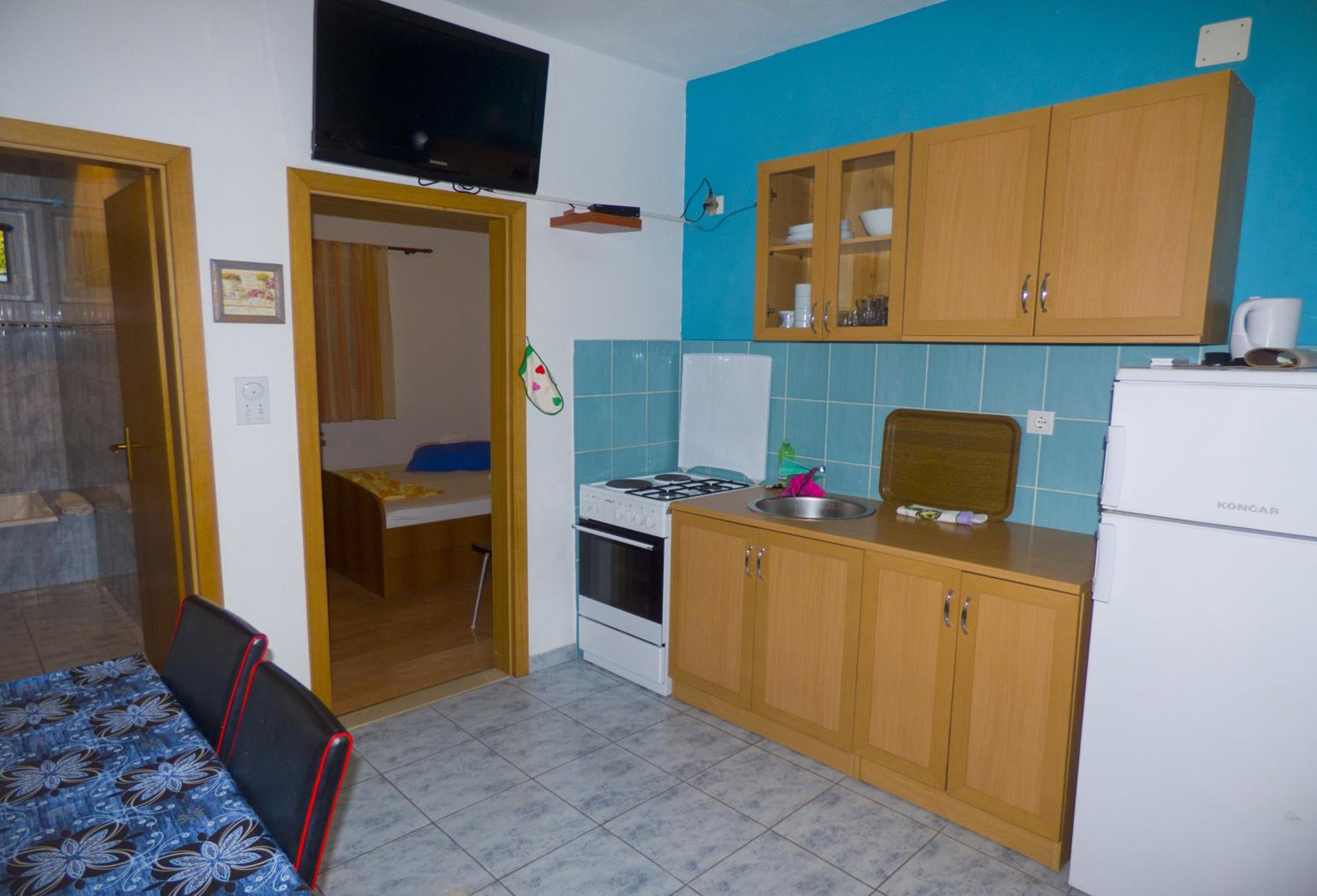One-Bedroom Apartment with Terrace - Photo 20