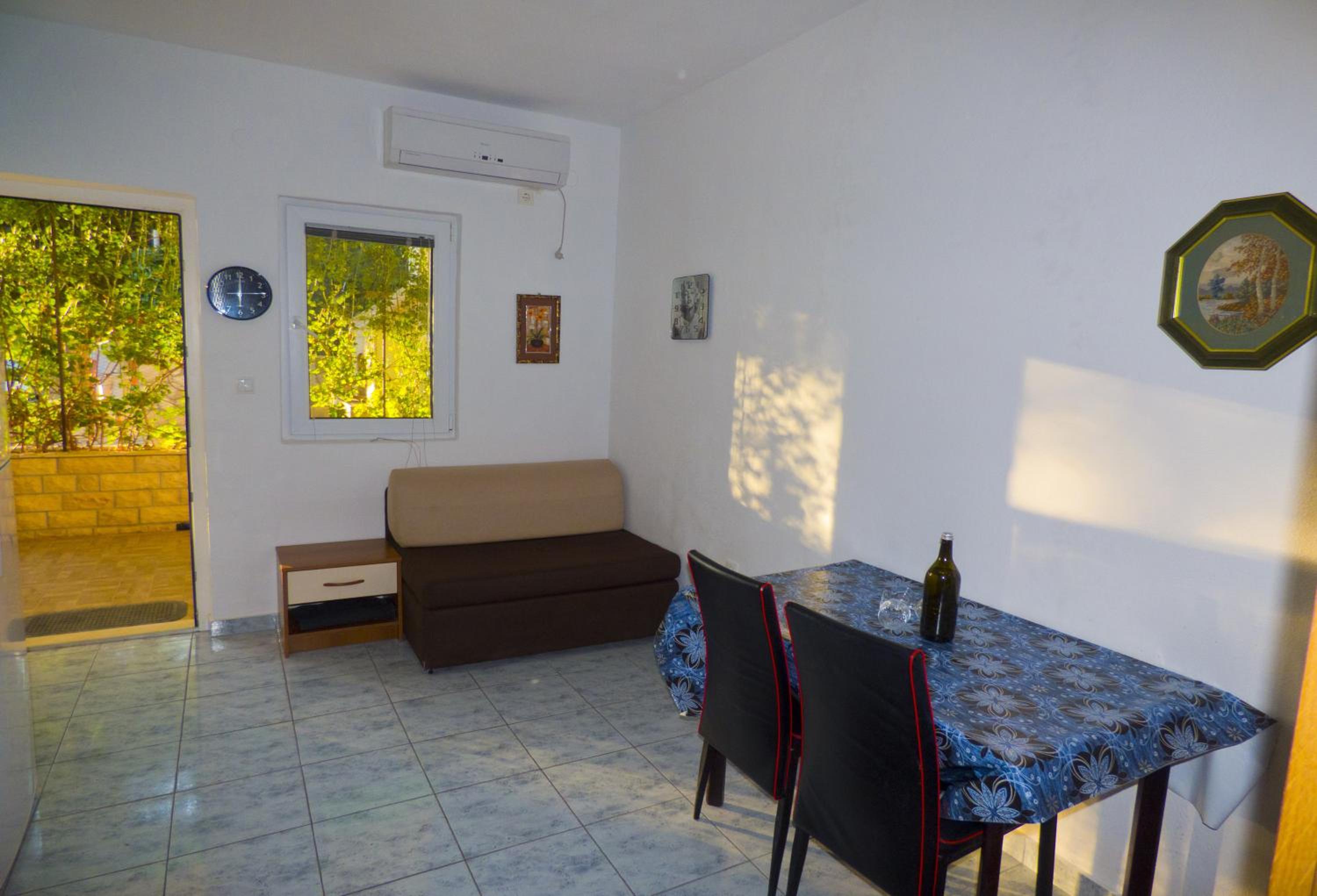 One-Bedroom Apartment with Terrace - Photo 19