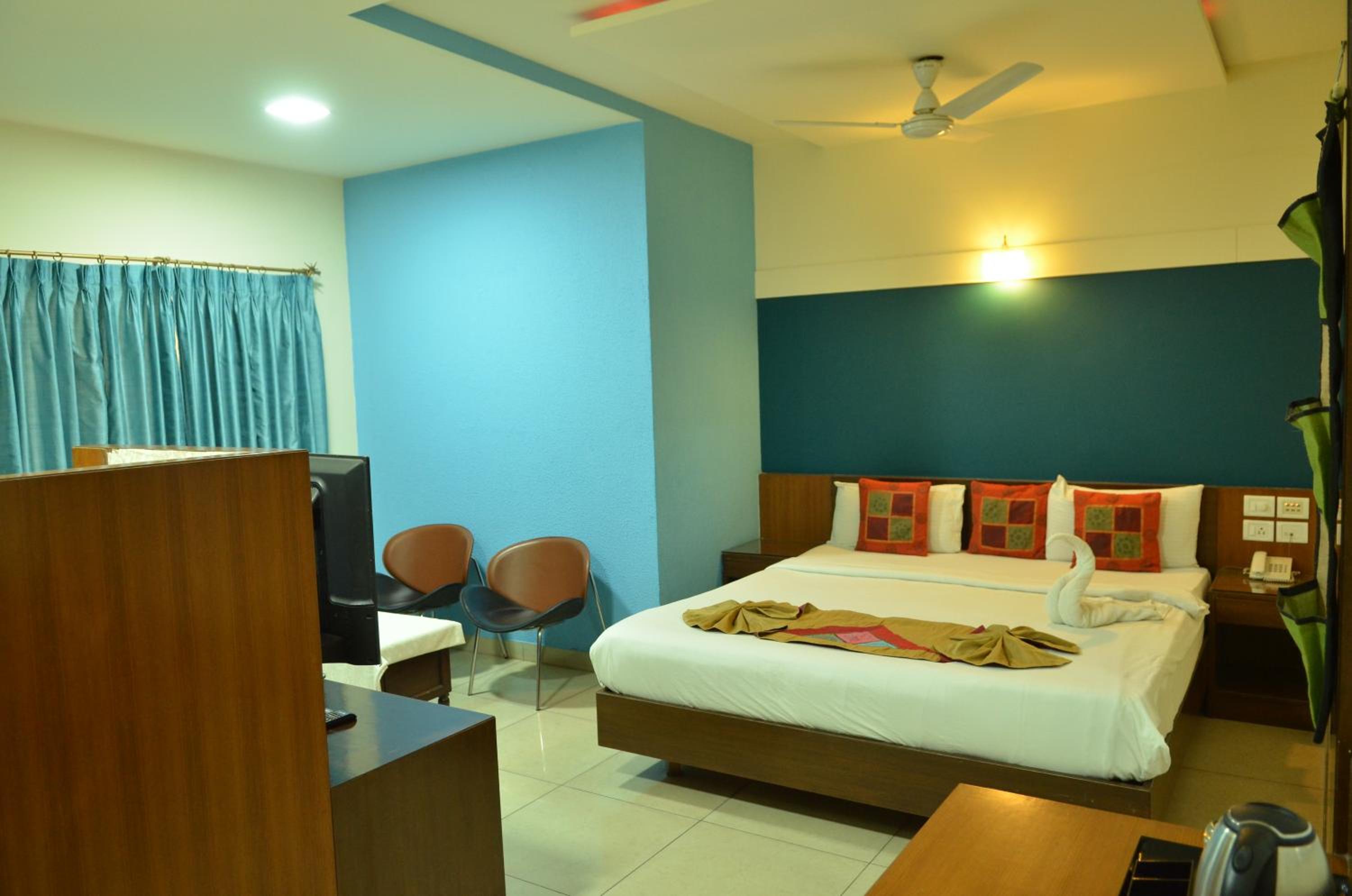 Deluxe King Room