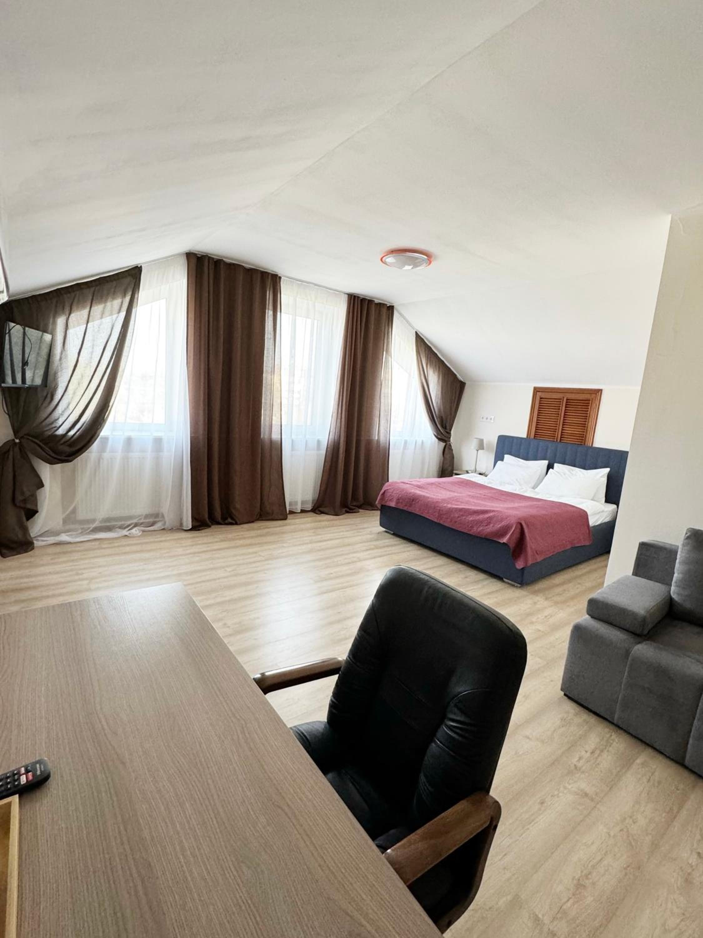 Deluxe Family Room