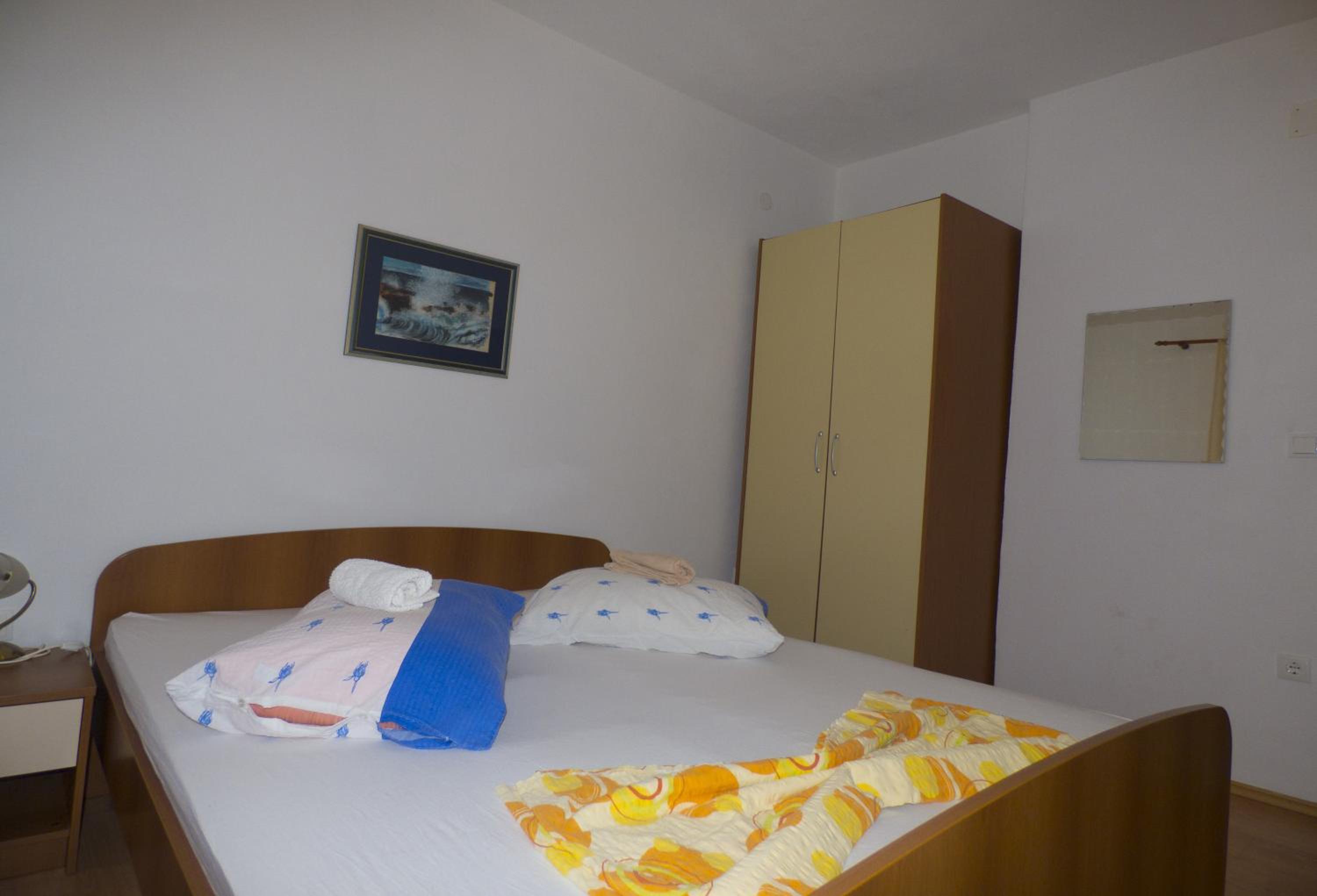 One-Bedroom Apartment with Terrace - Photo 11