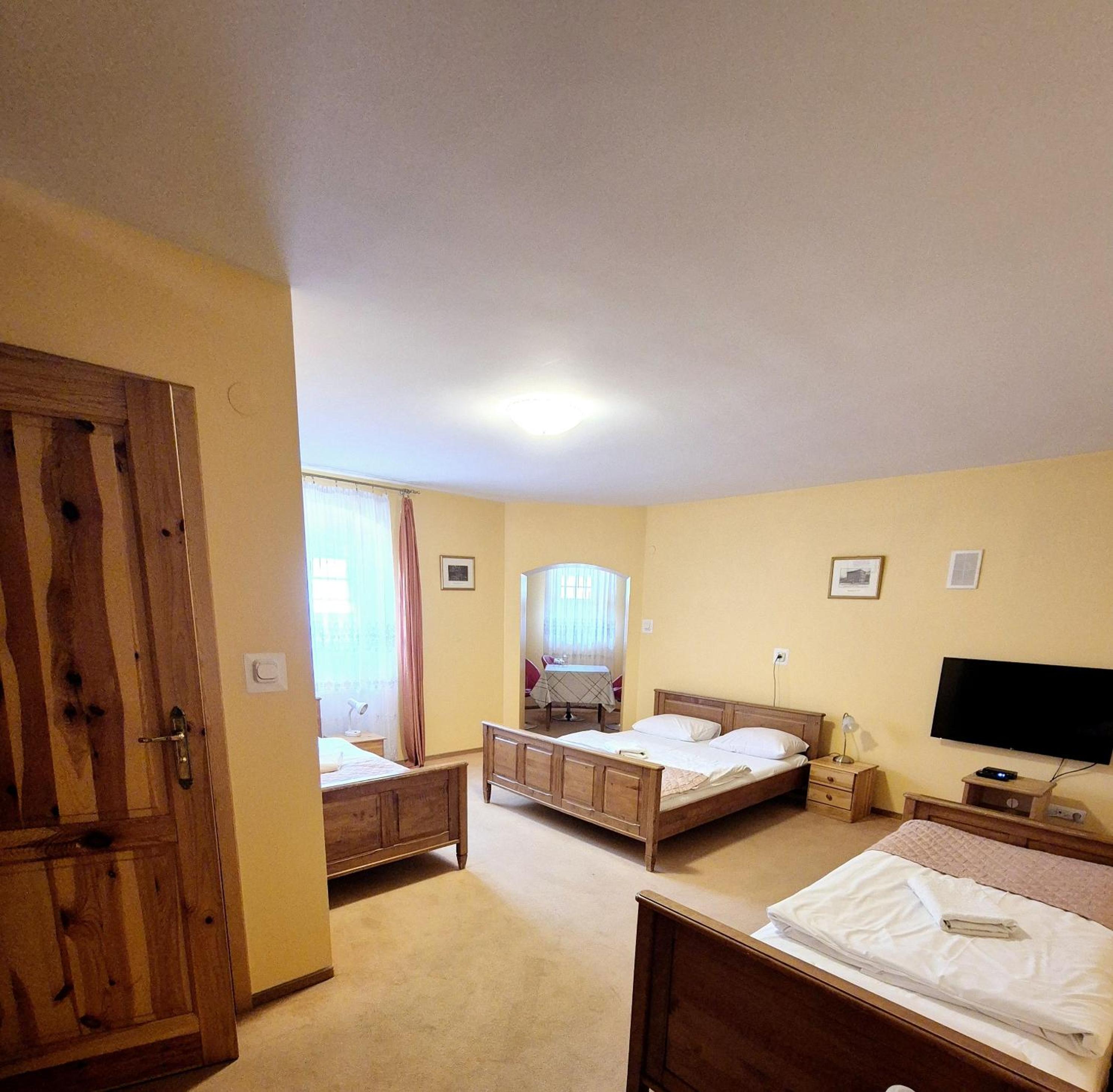 Economy Quadruple Room photo 1