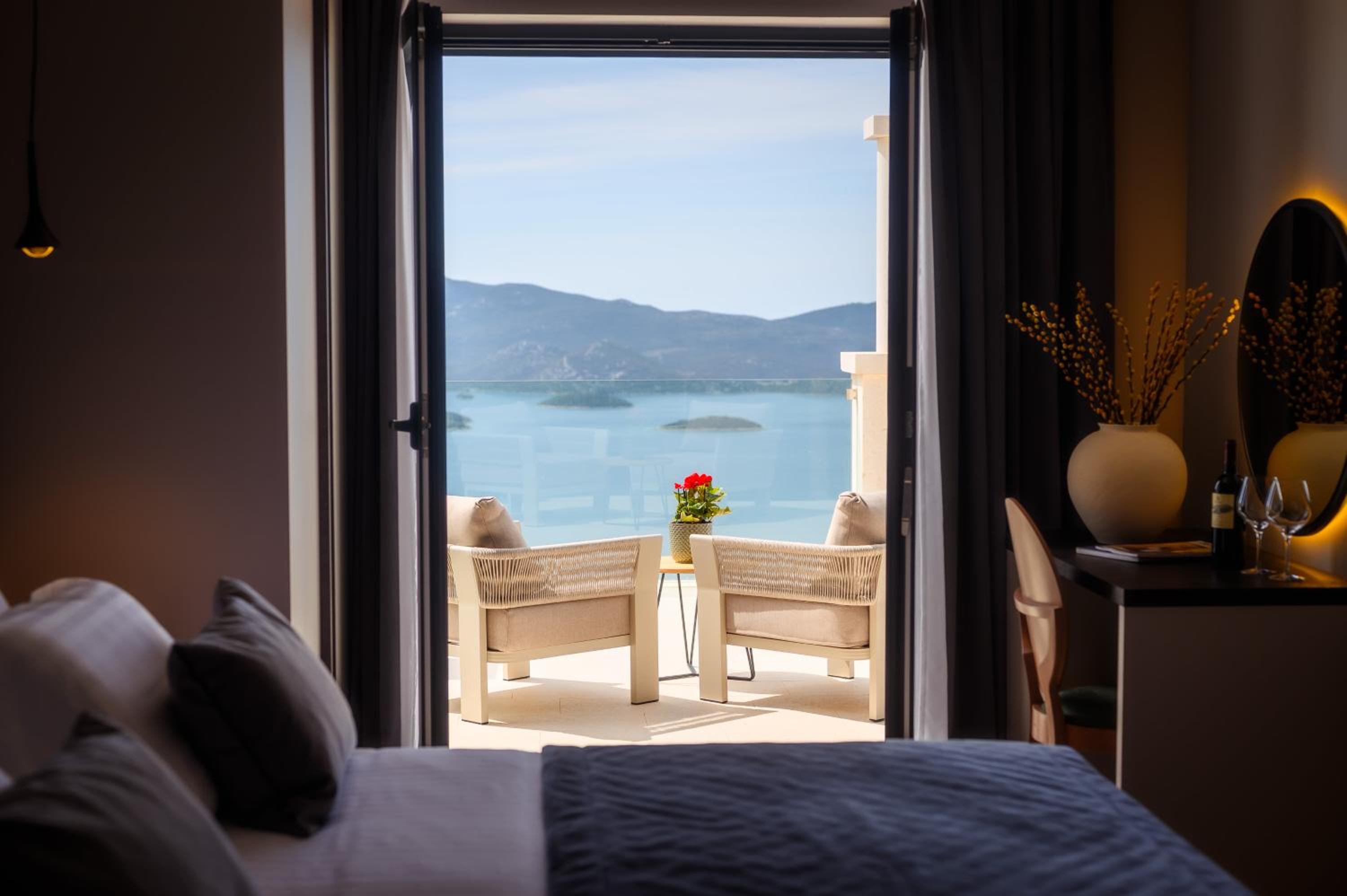 Deluxe Double Room with Sea View photo 2
