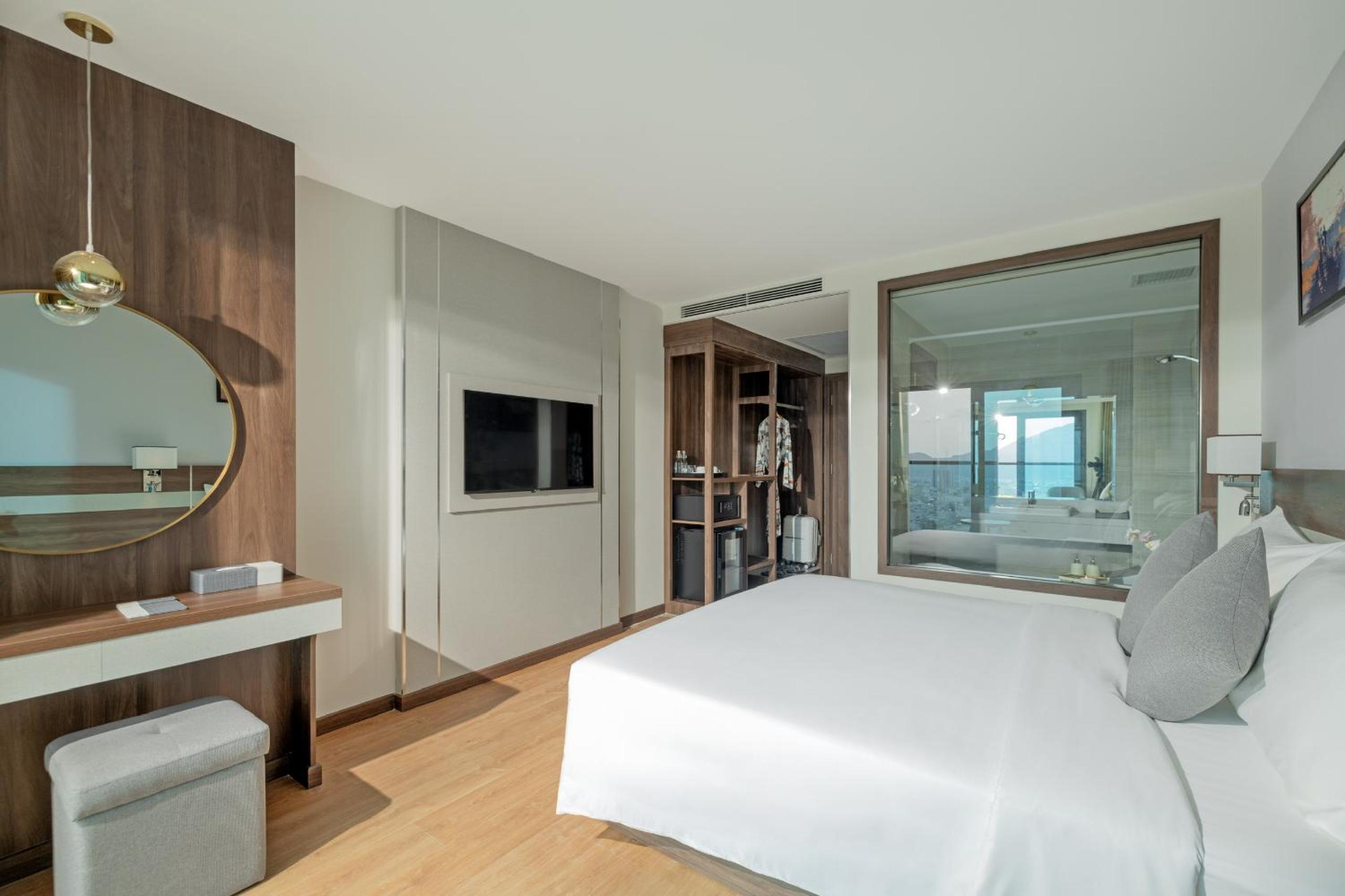 Superior Double or Twin Room with City View - Photo 5
