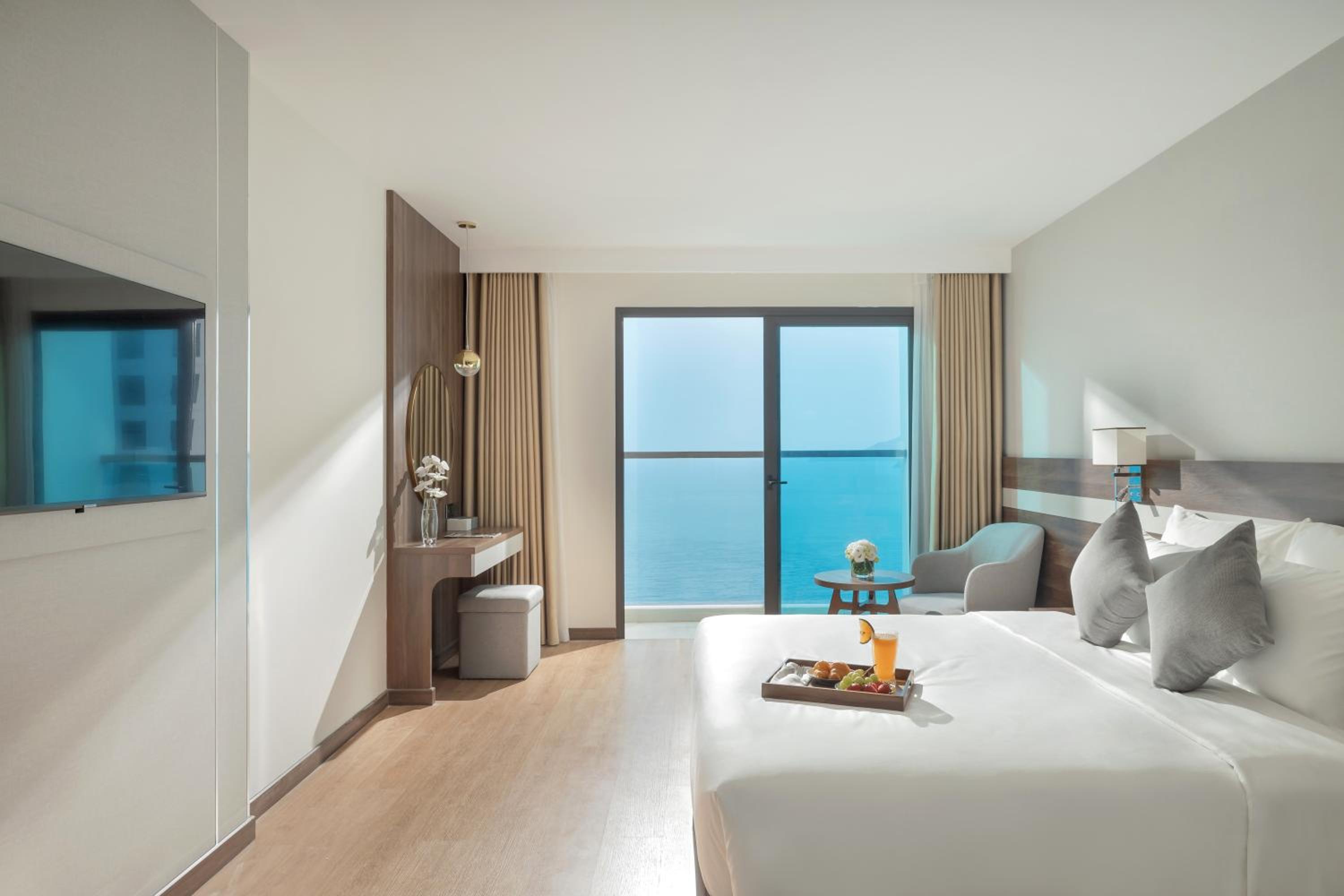 Deluxe Double Room with Balcony and Sea View