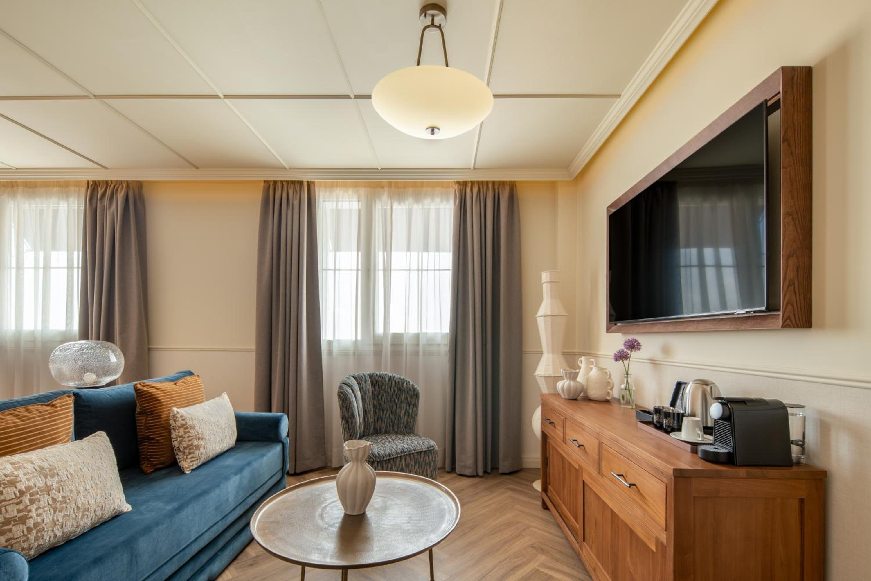 Deluxe Junior Suite thumbnail 5