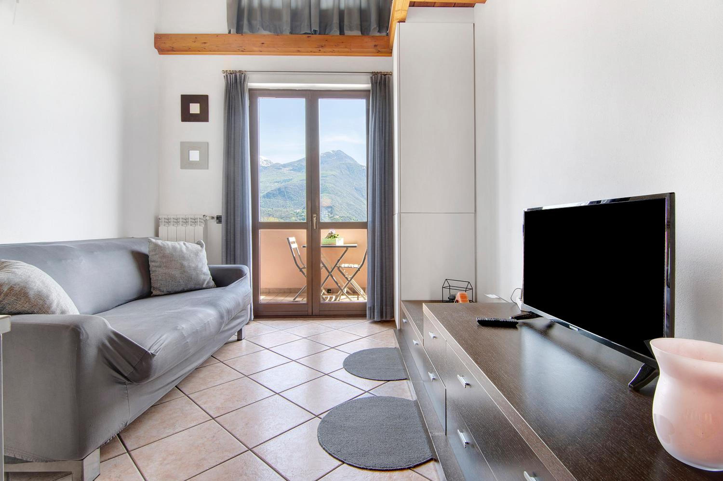 Two-Bedroom Deluxe Apartment with Garden View