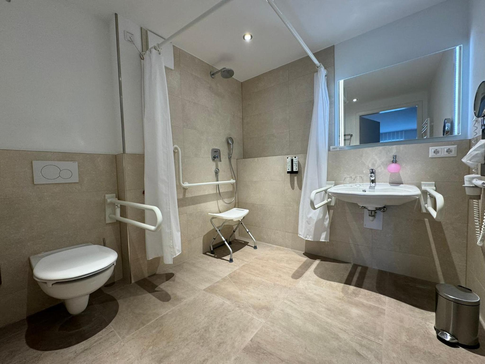 Double Room - Disability Access - Photo 2