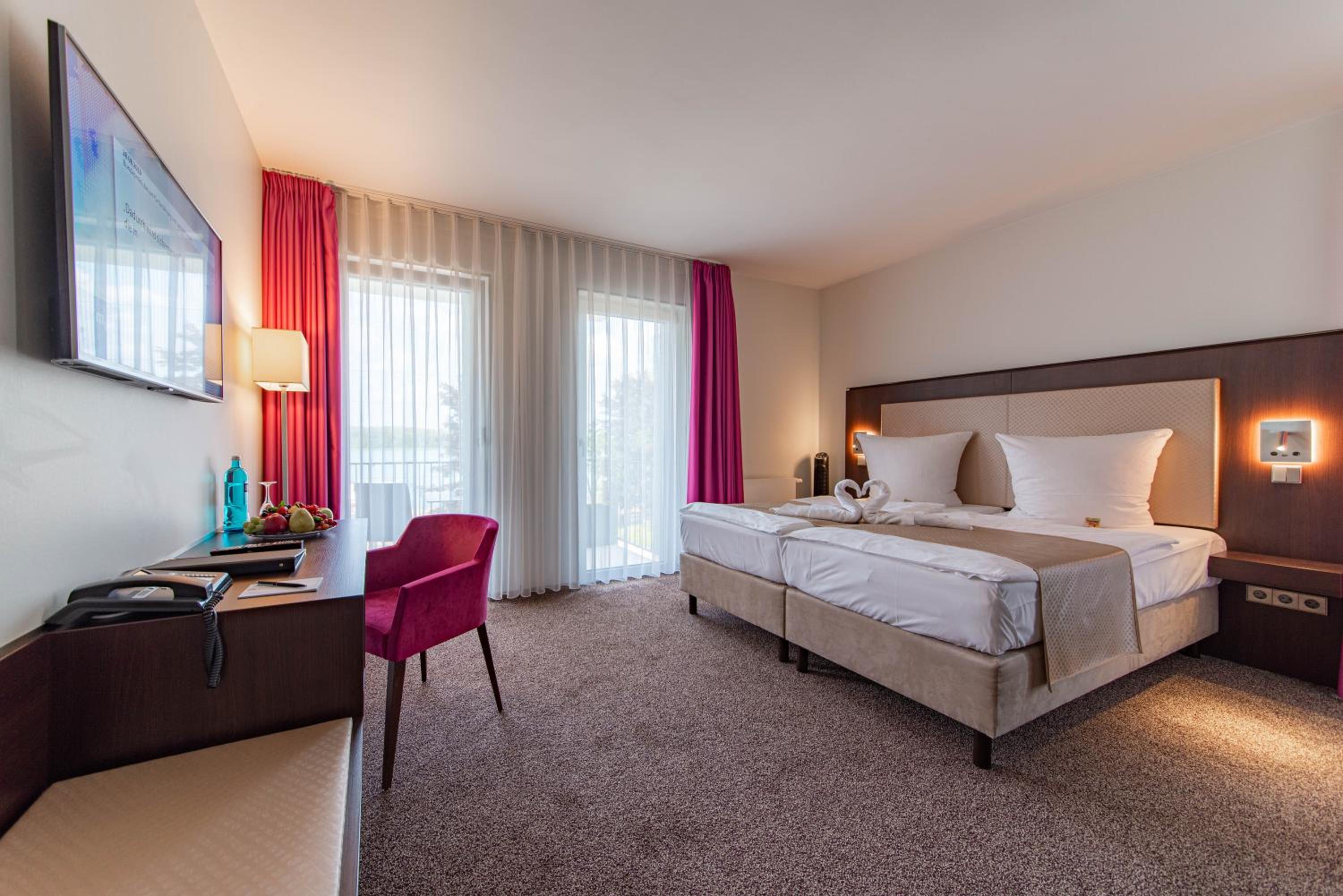 Junior Suite with Balcony - Photo 4