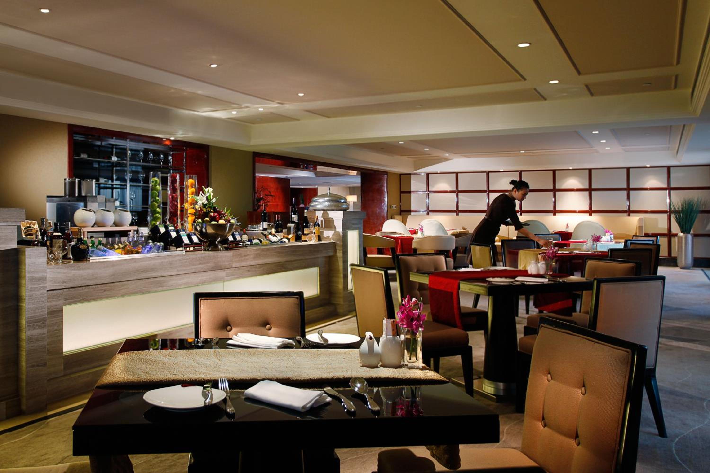 Club Room With Executive Lounge Access photo 3