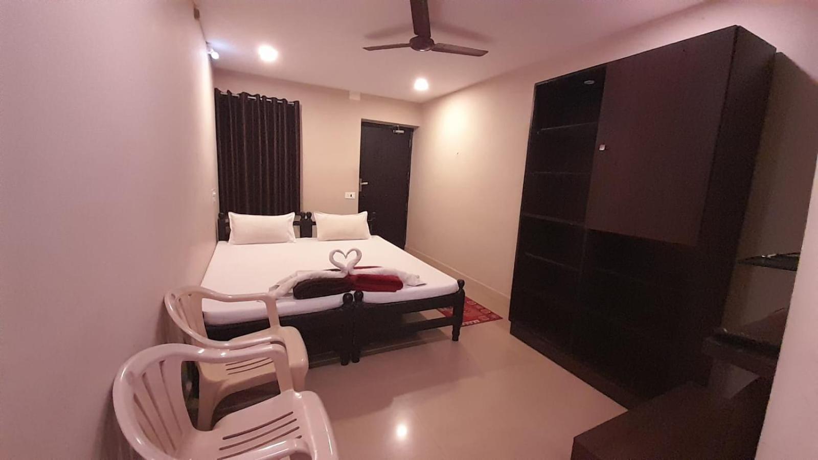 Deluxe Double or Twin Room - Photo 7