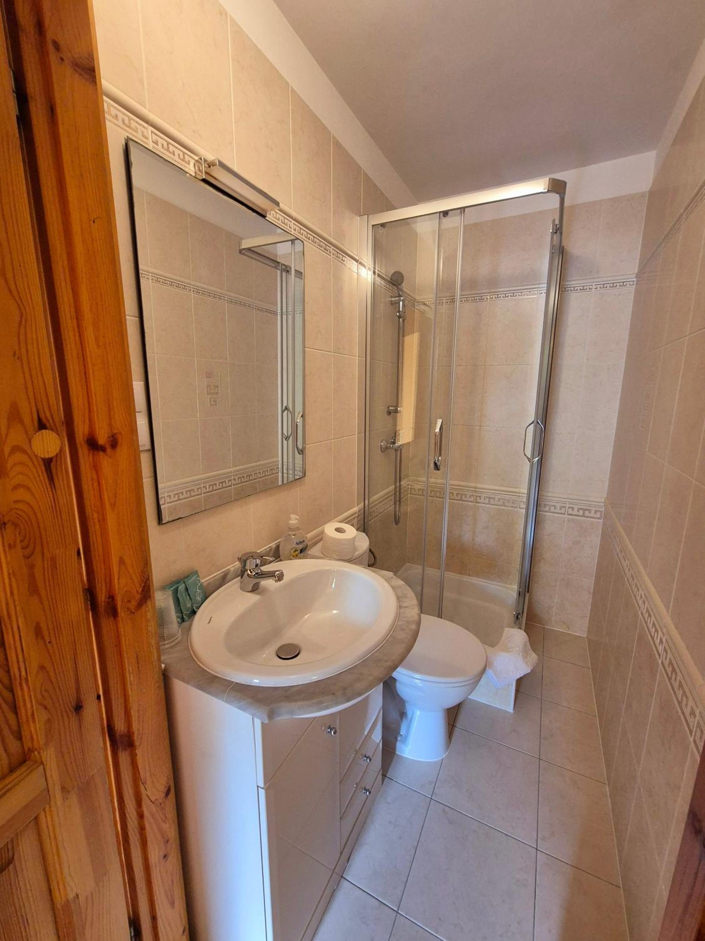 Budget Single Room photo 3