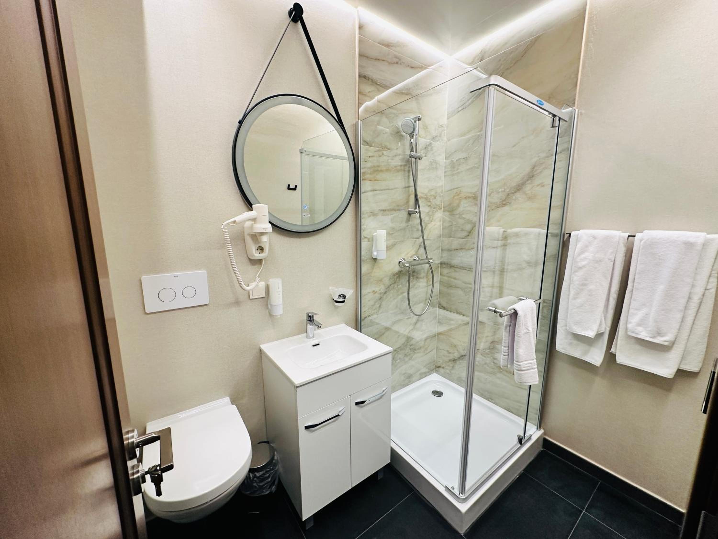 Double Room - Photo 15