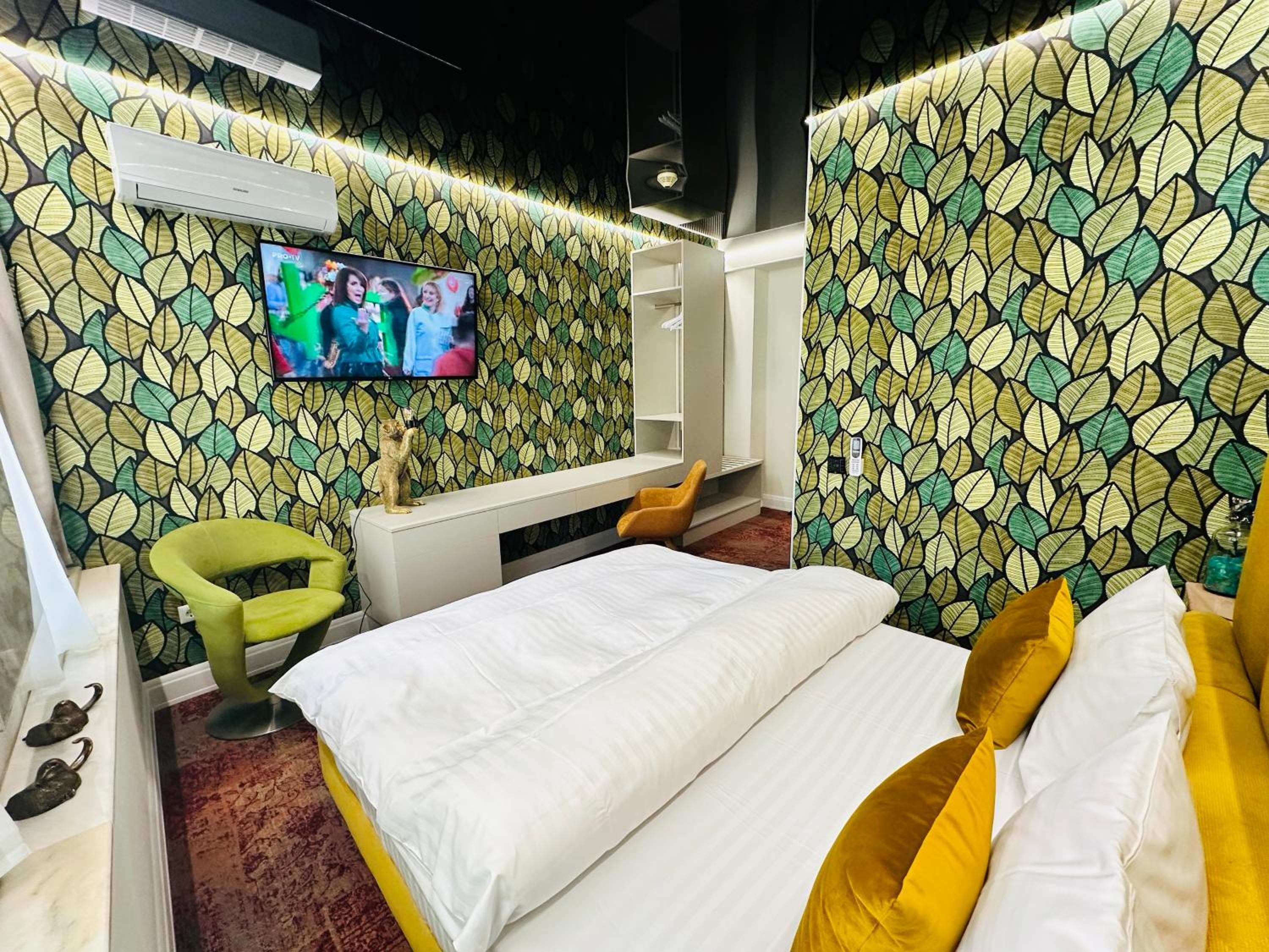 Double Room - Photo 18