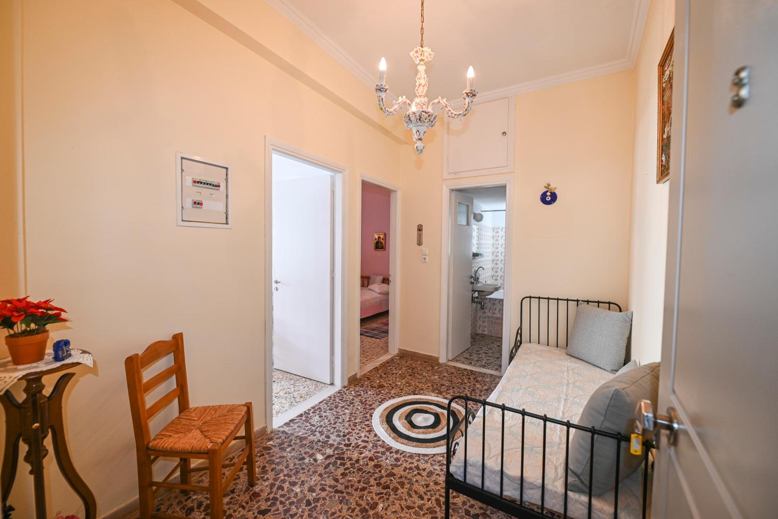 One-Bedroom House photo 1