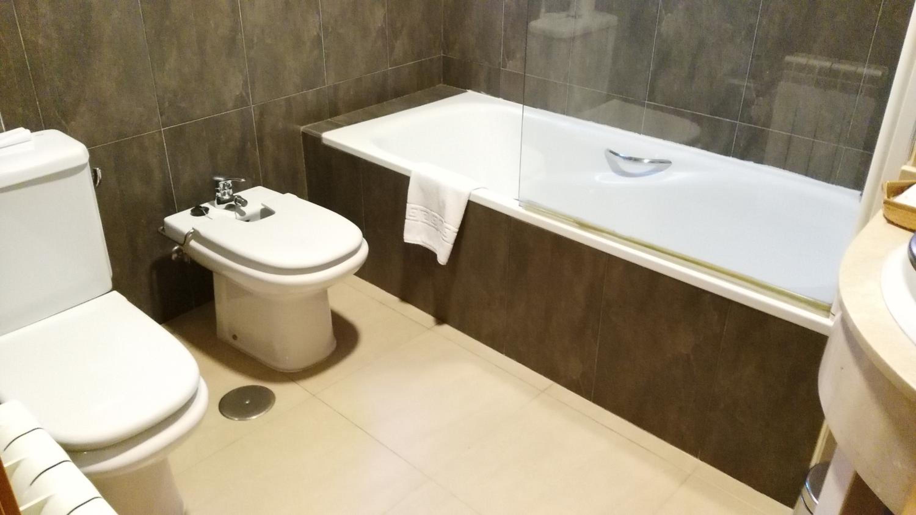 Double or Twin Room - Photo 4