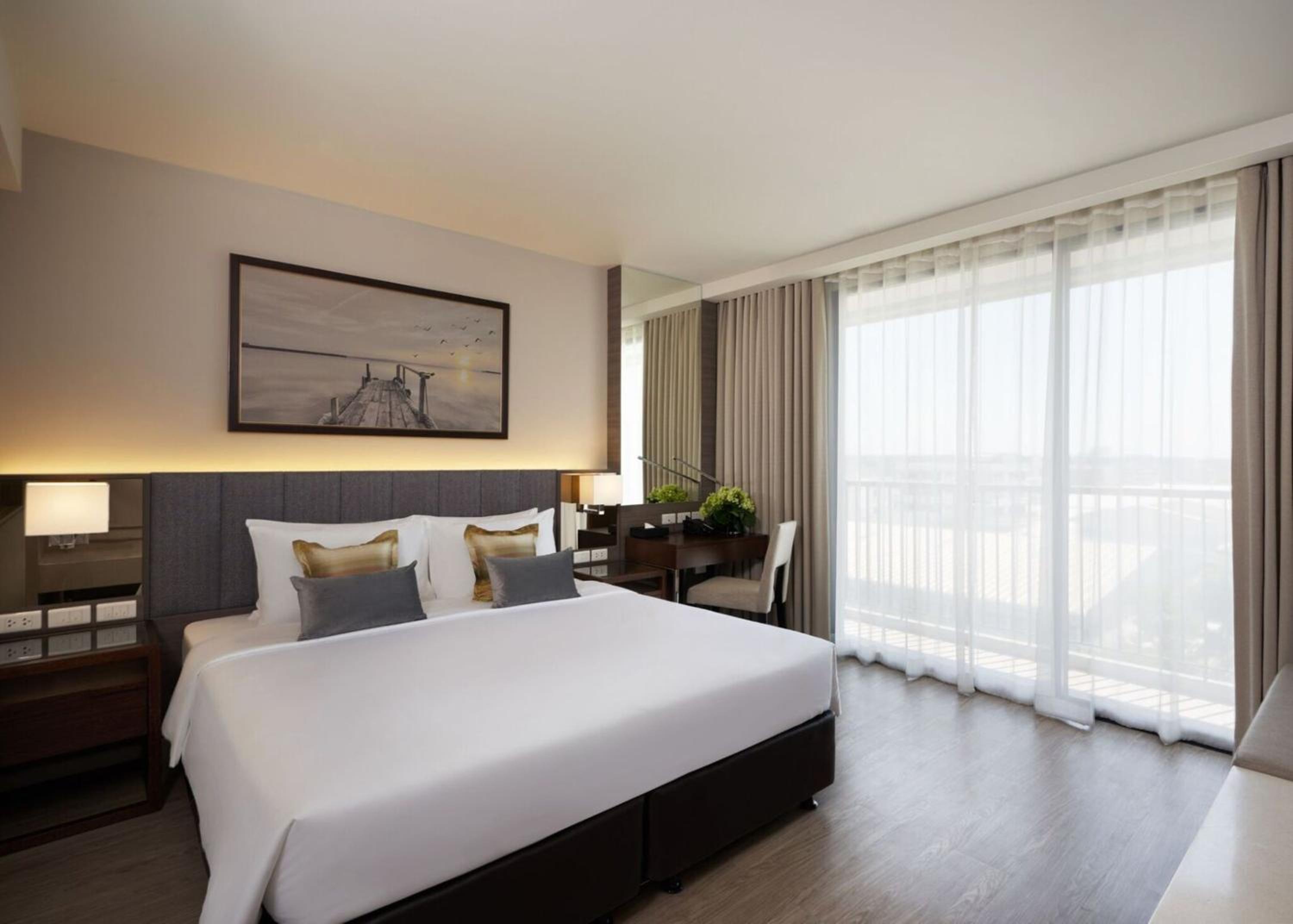 Deluxe King Room photo 1