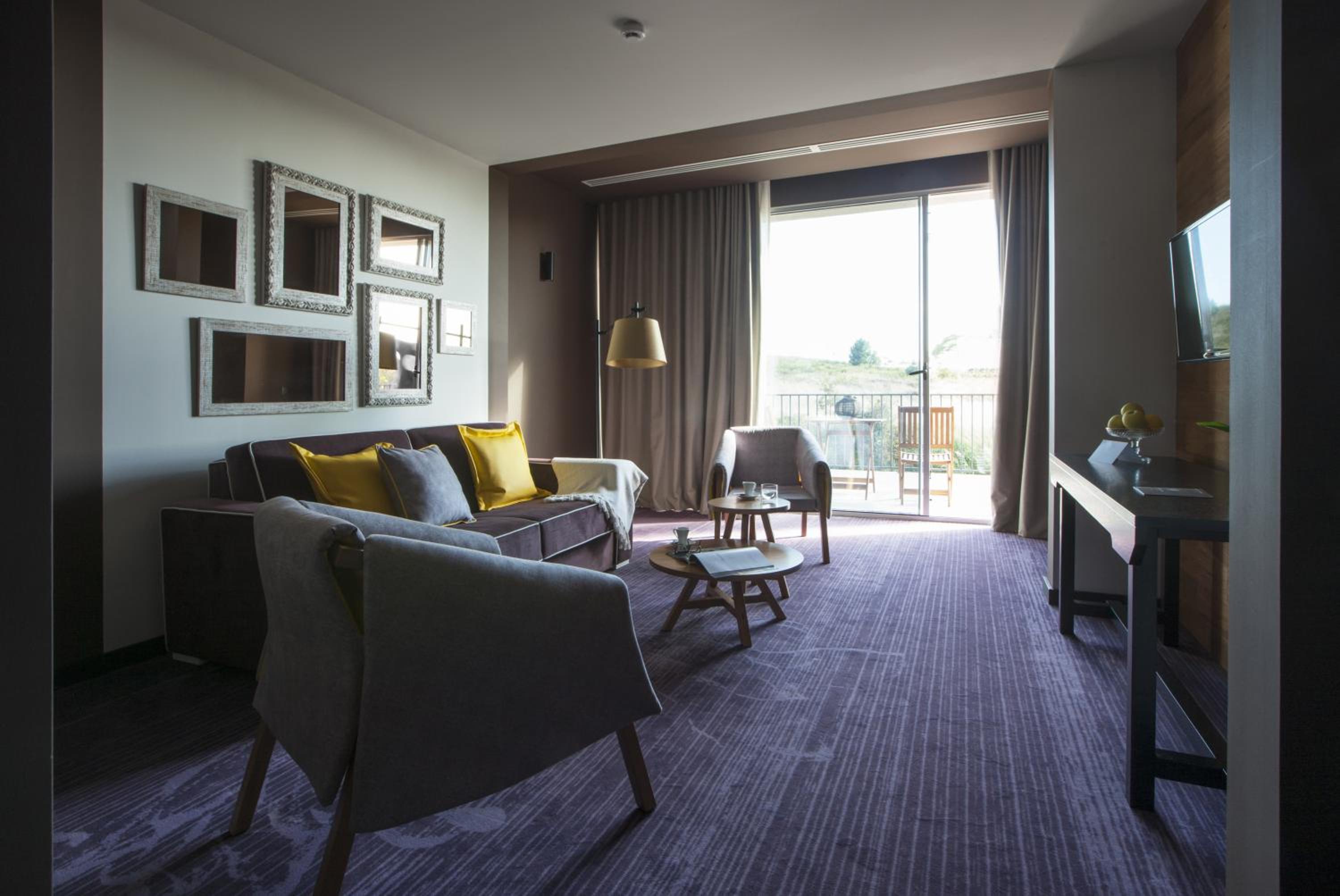 Deluxe Queen Suite with Balcony