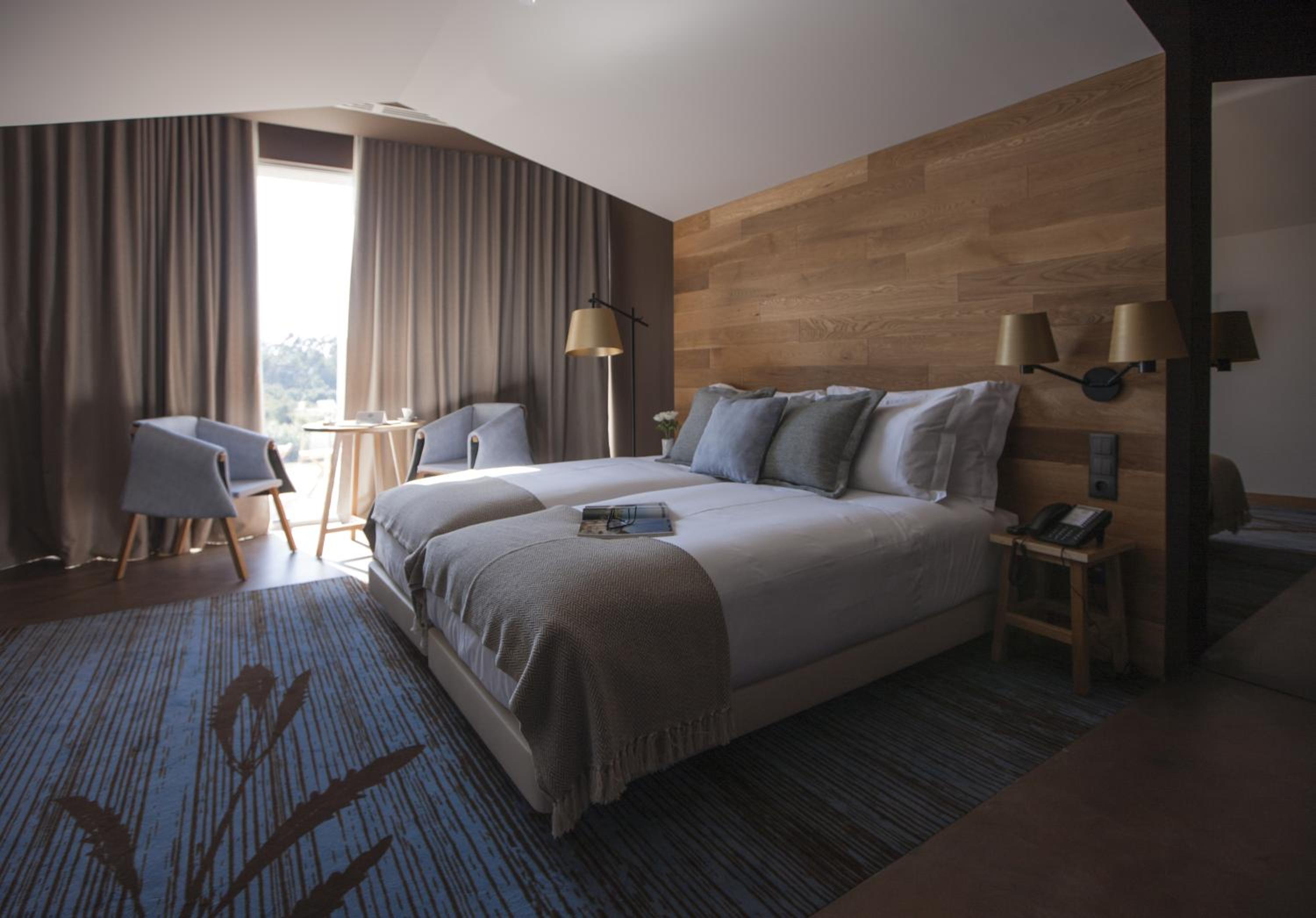 Deluxe Twin Room with Balcony