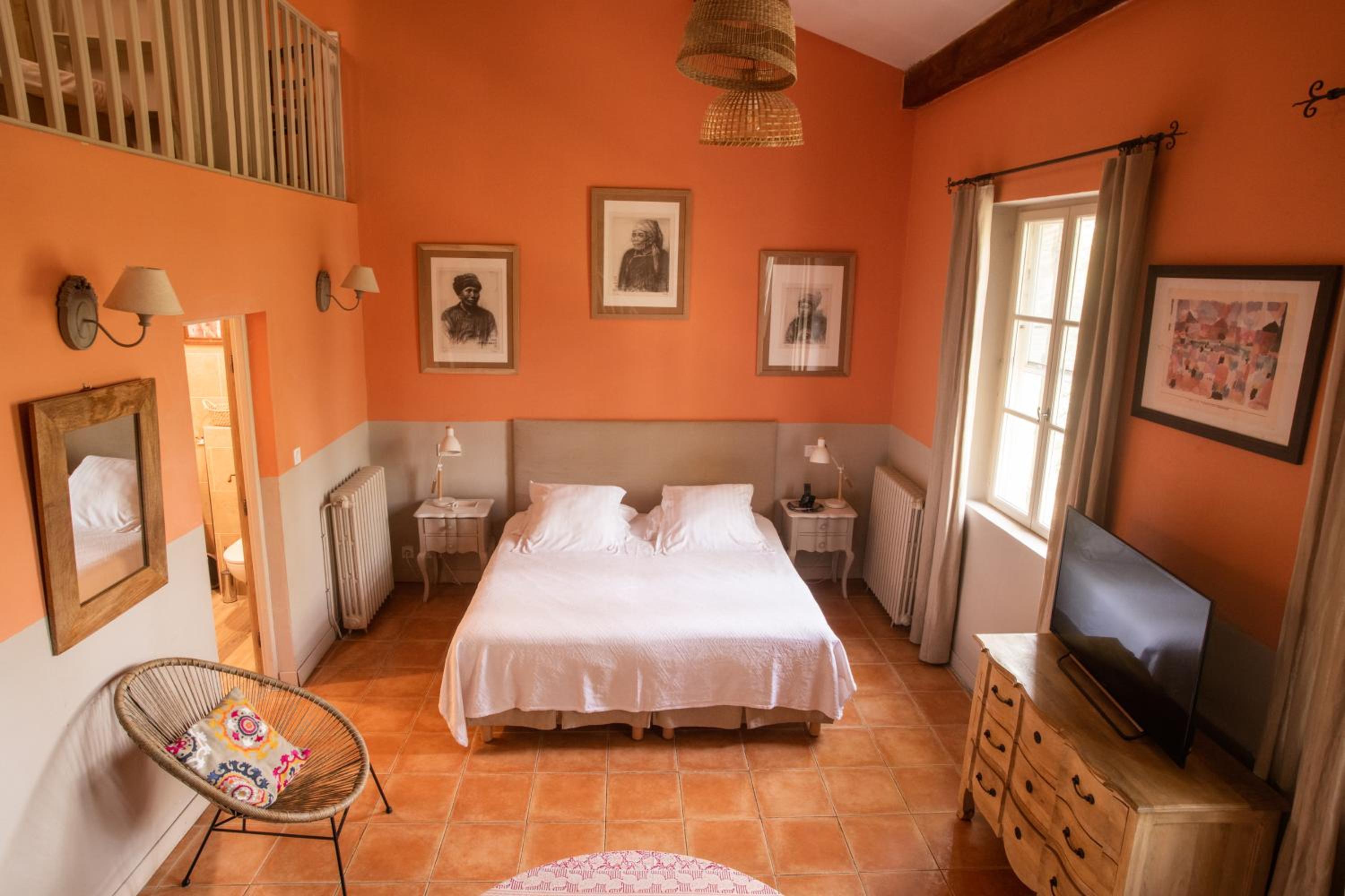 Superior Suite - Photo 11