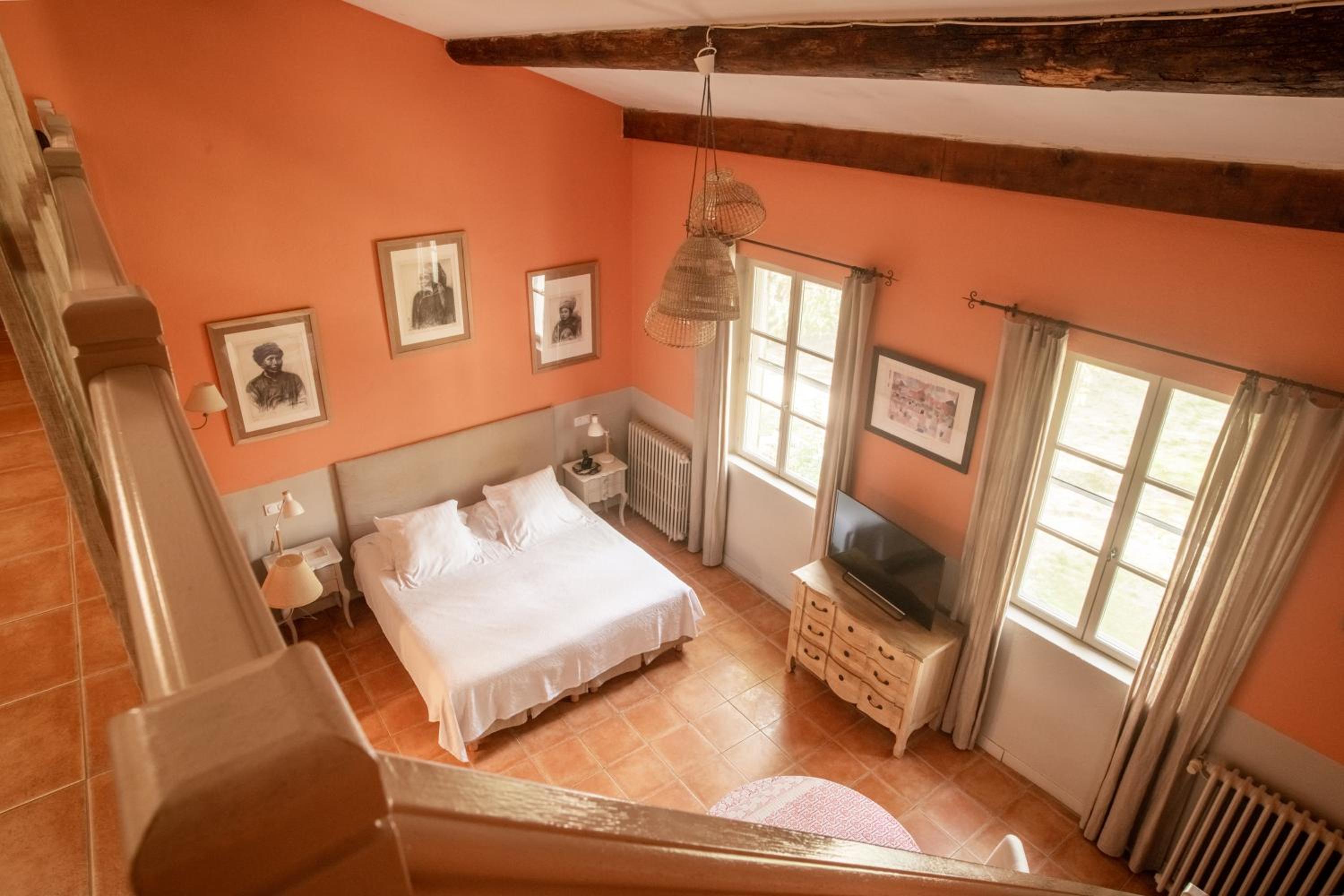 Superior Suite - Photo 9