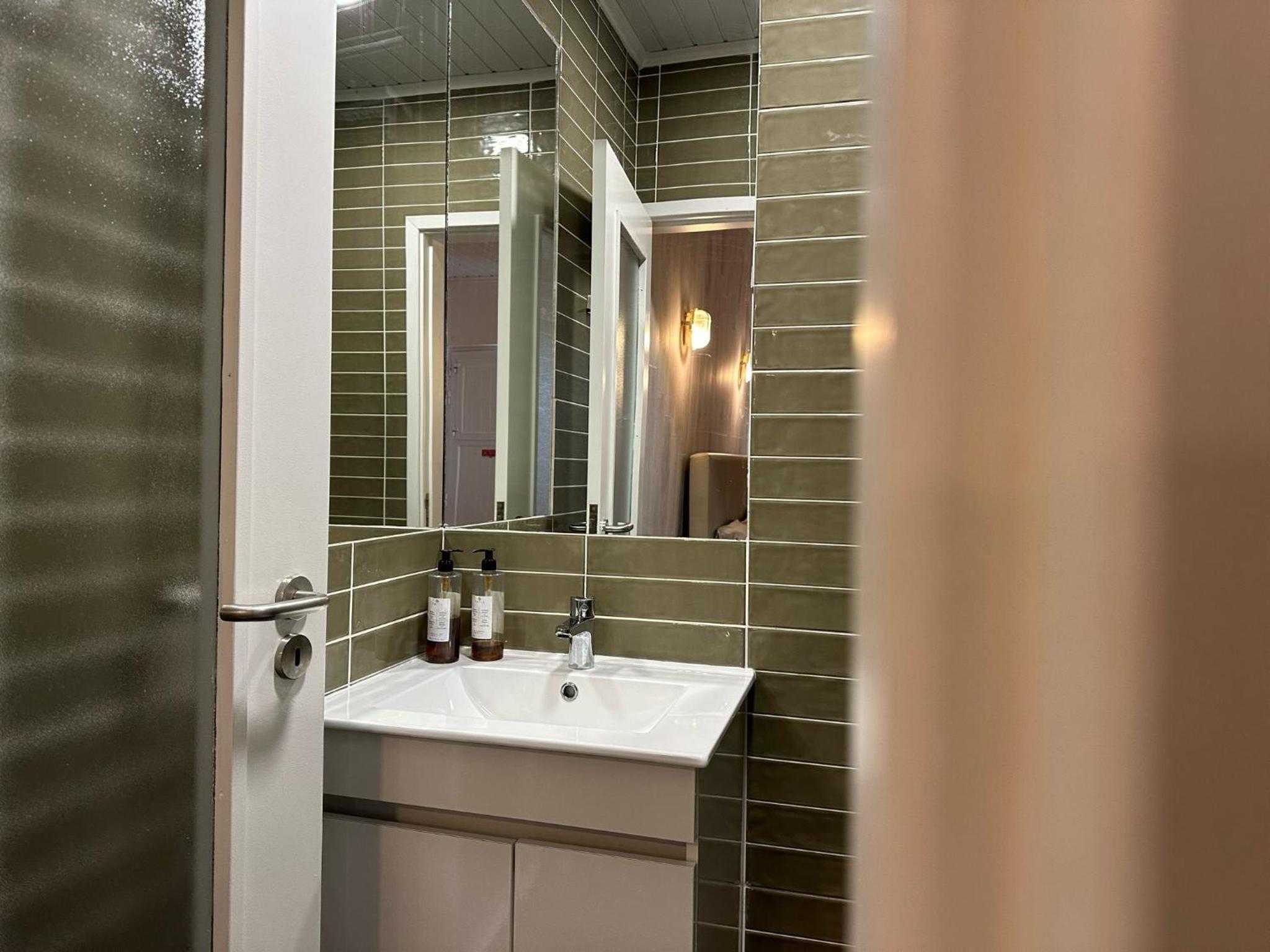 Double Room - Photo 5