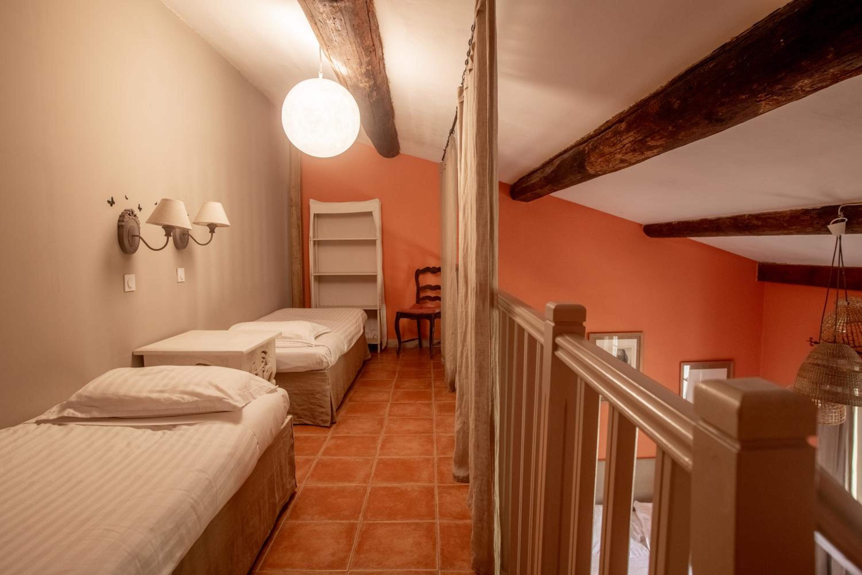 Superior Suite - Photo 7
