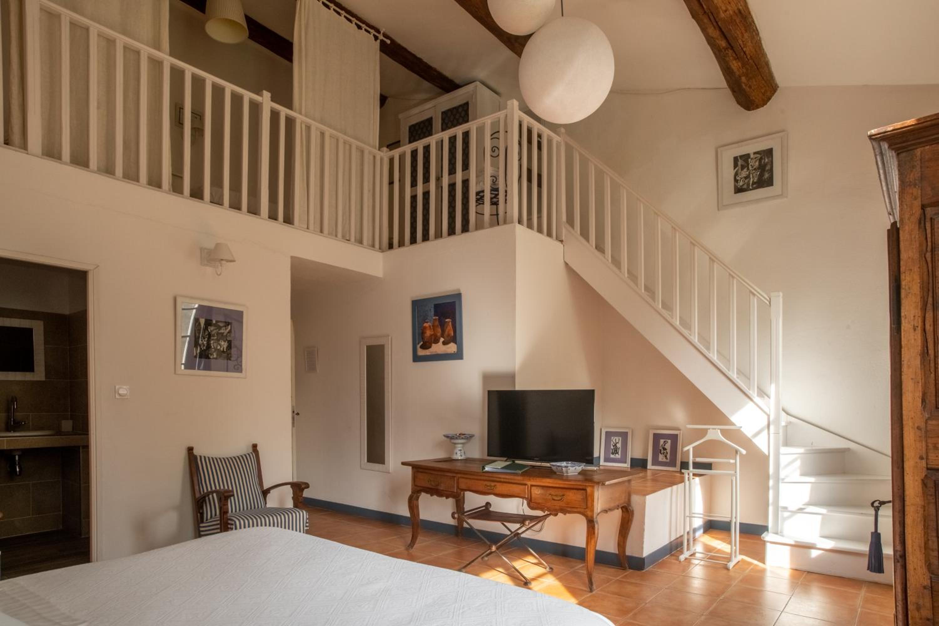 Superior Suite - Photo 4