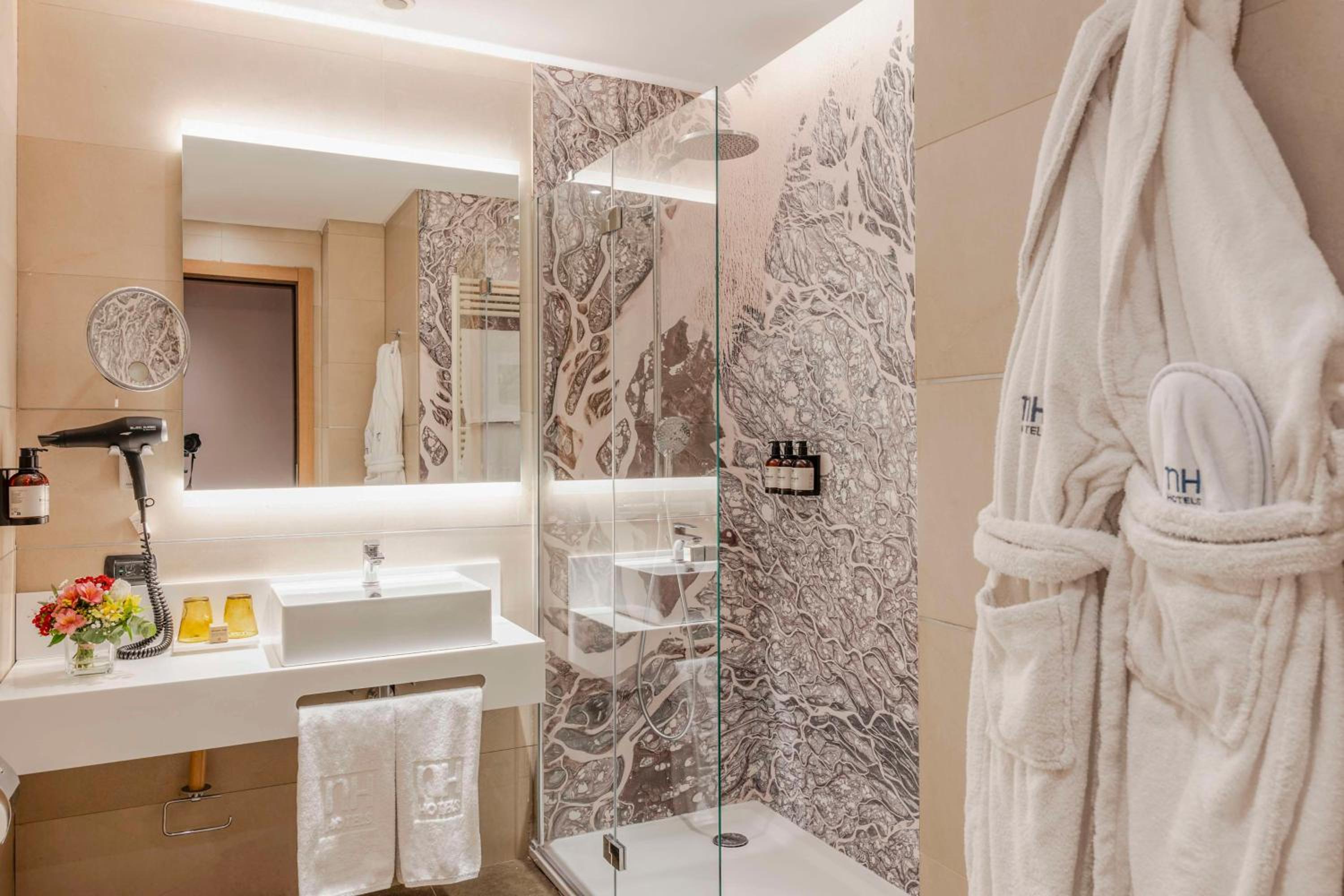 Superior Double or Twin Room with Panoramic View - Photo 2