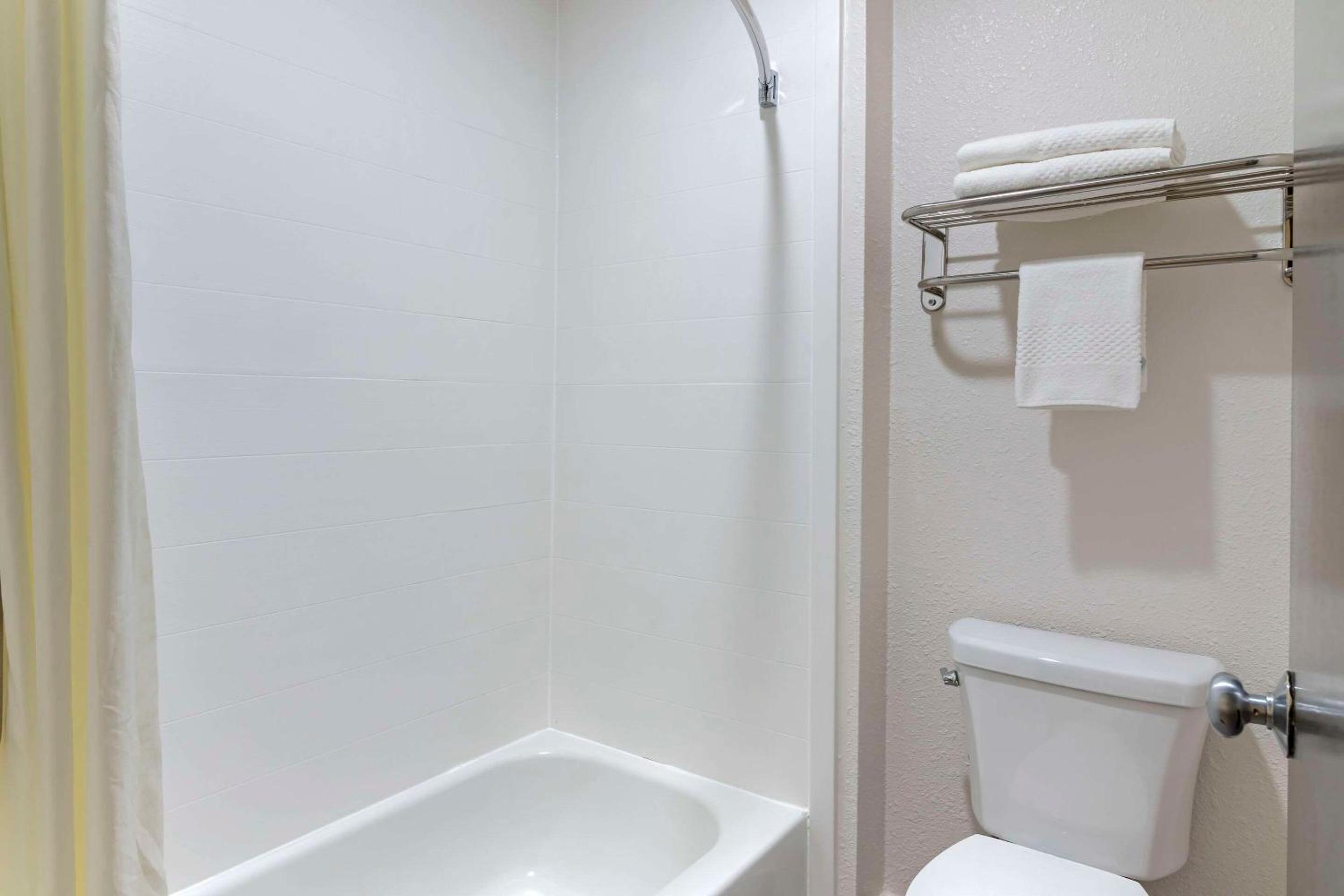 King Room - Non-Smoking photo 2