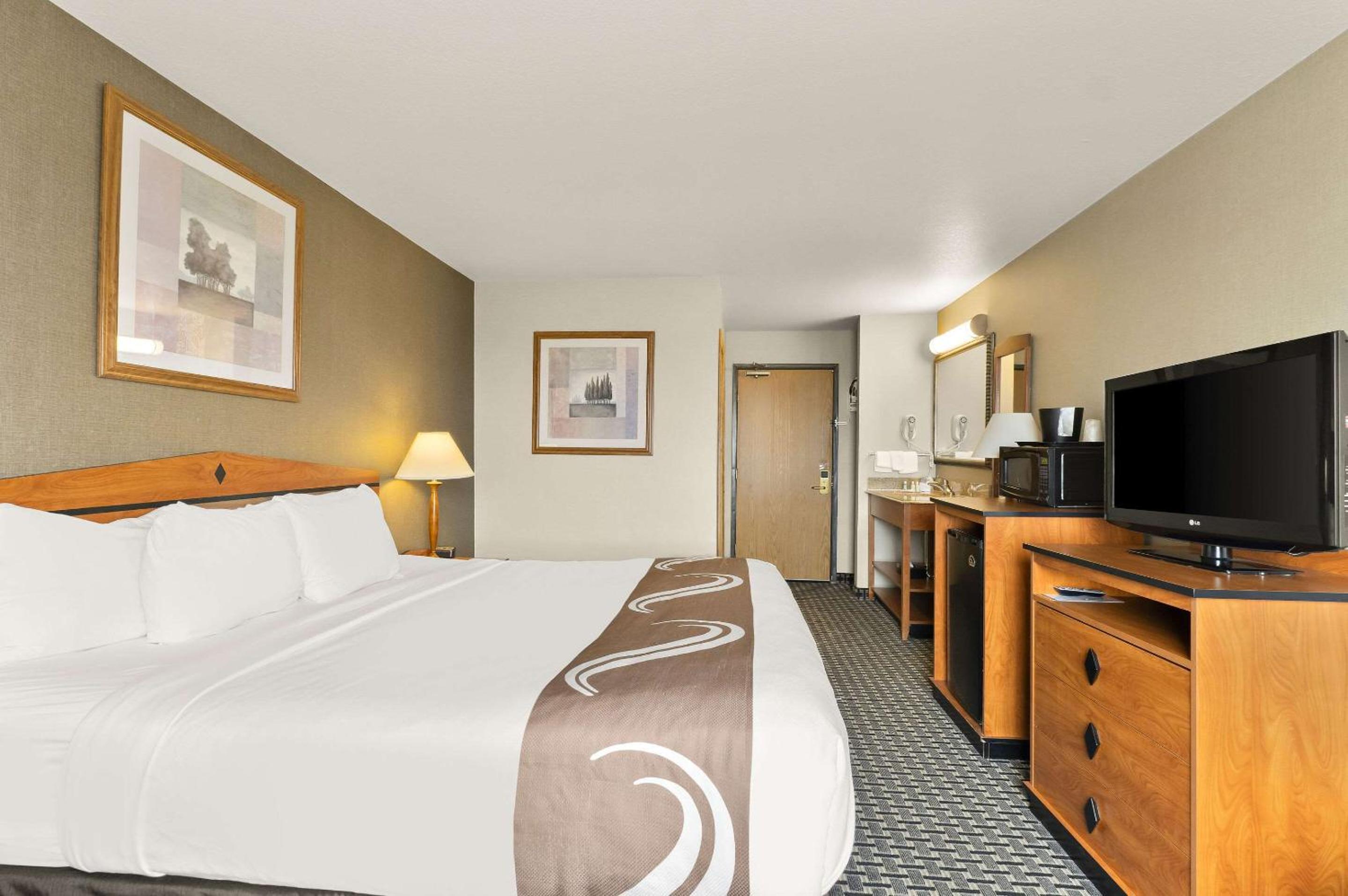 King Room - Non-Smoking - Photo 1