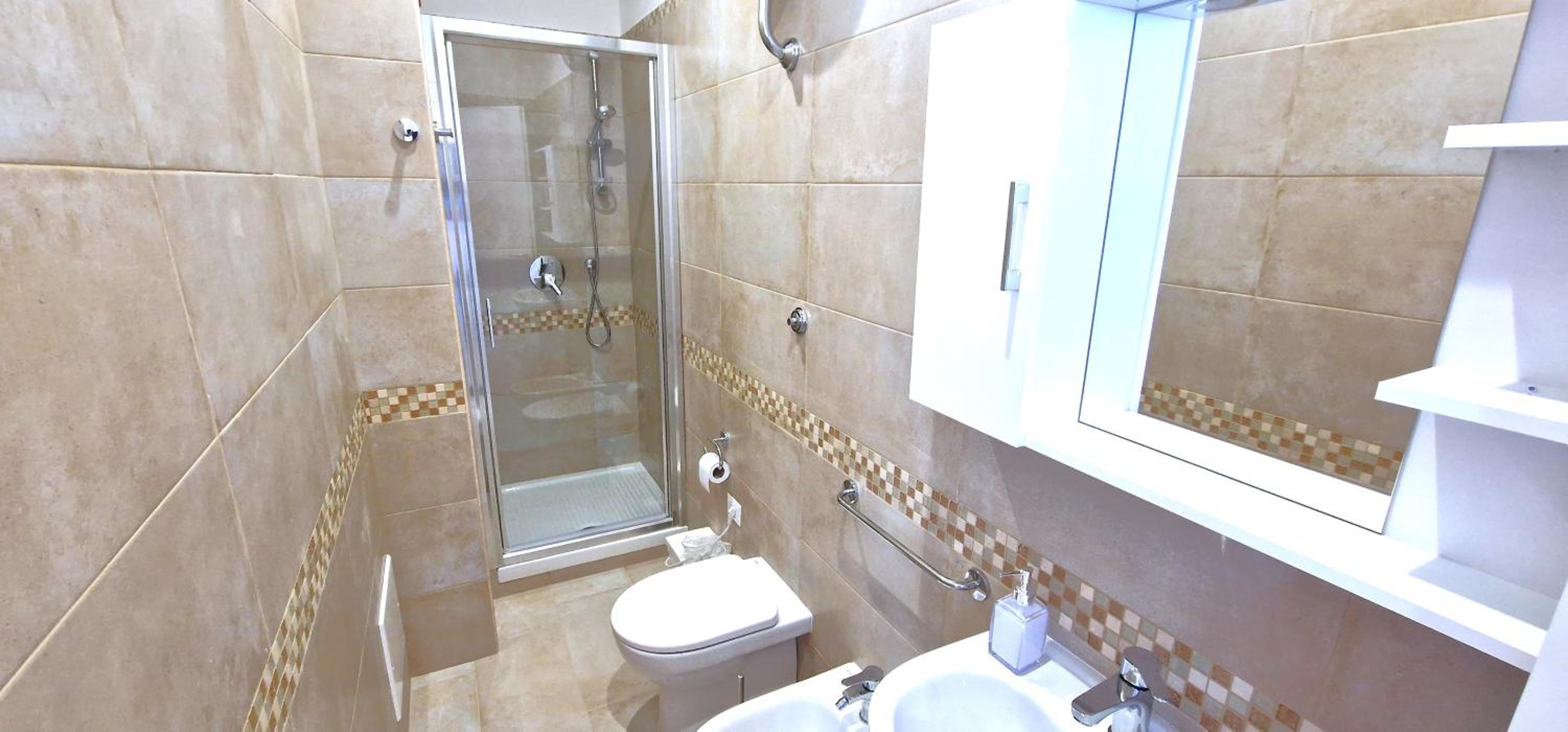 Single Room with Private Bathroom photo 2