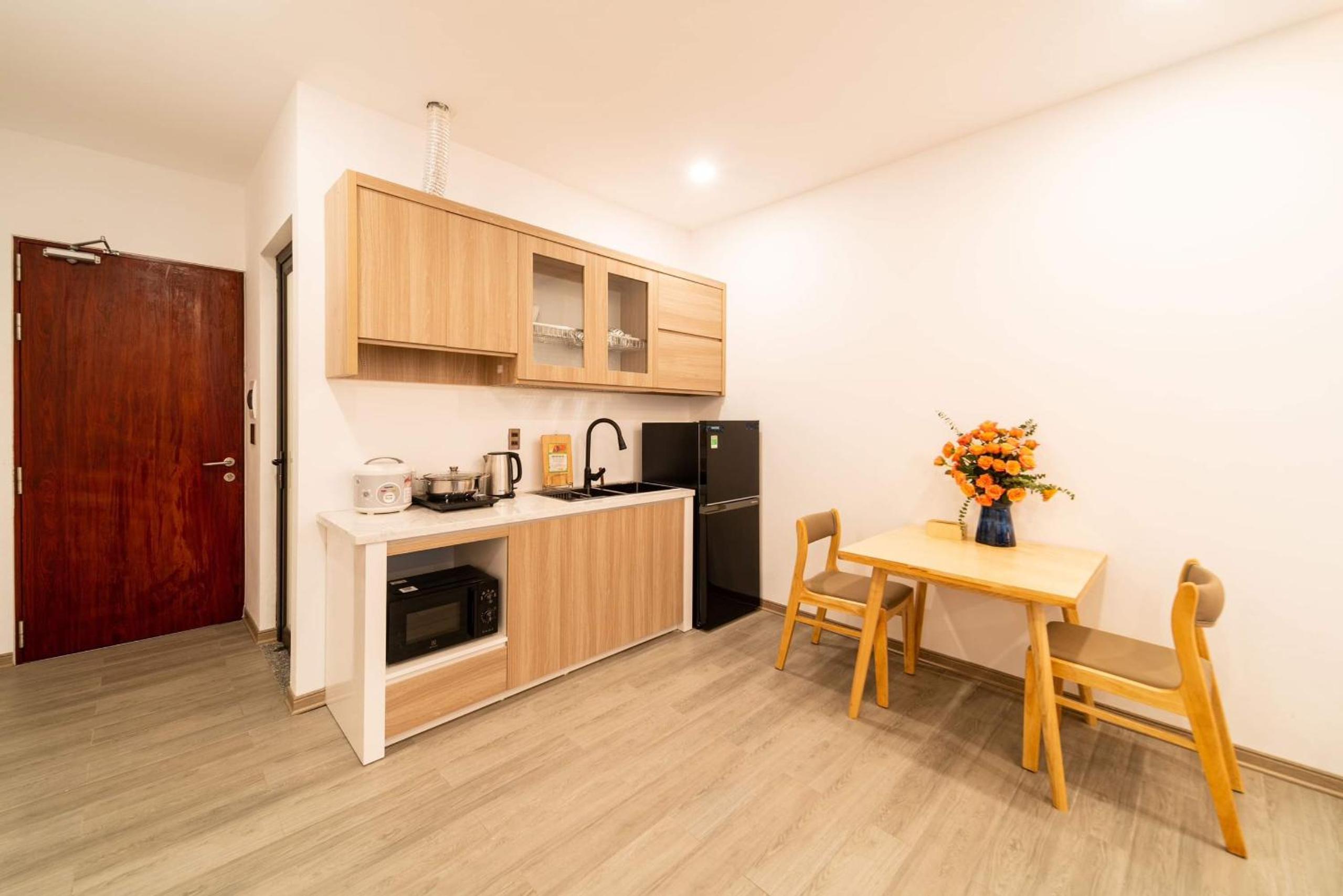 Apartment with Balcony photo 2
