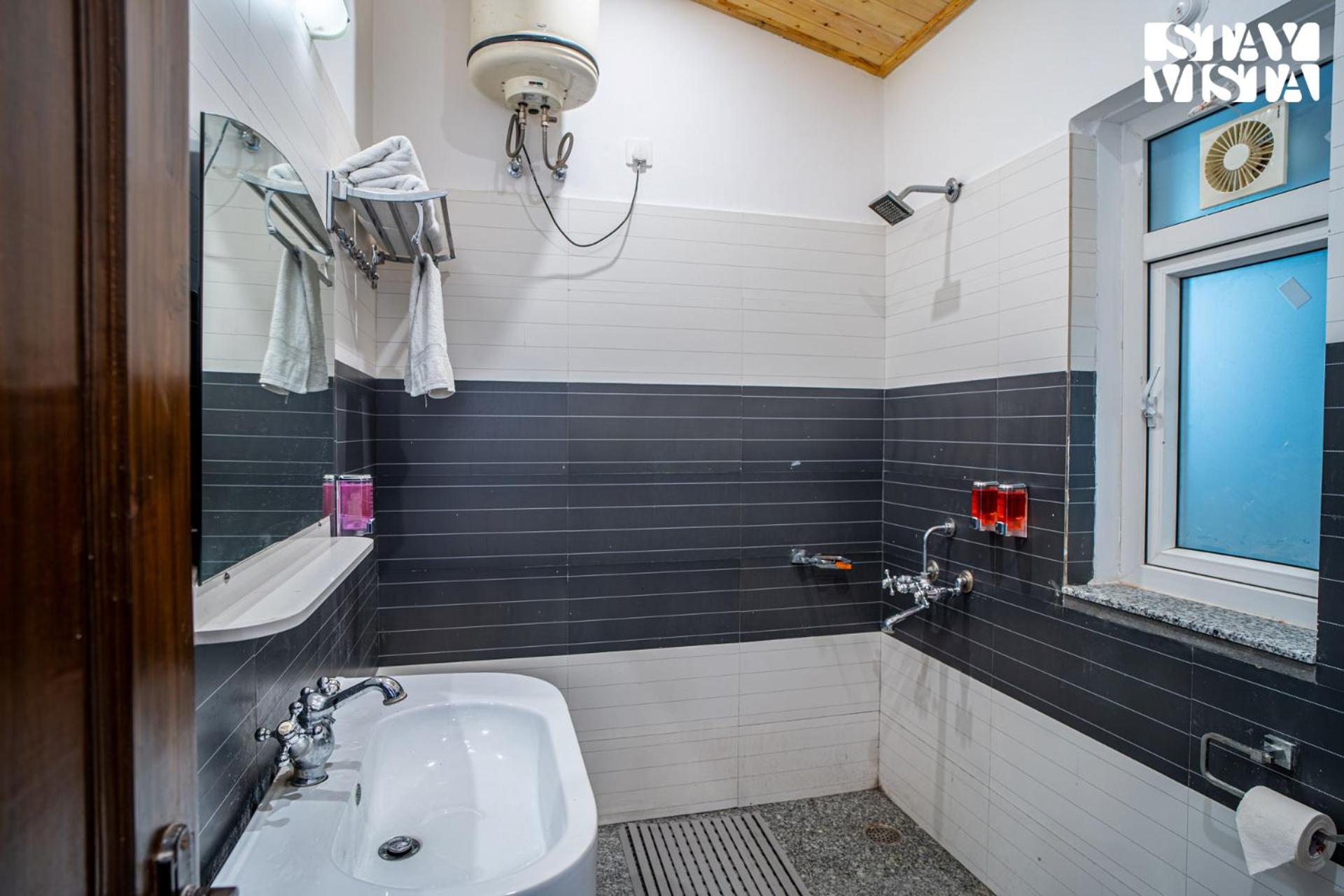 Two-Bedroom Villa - Photo 12