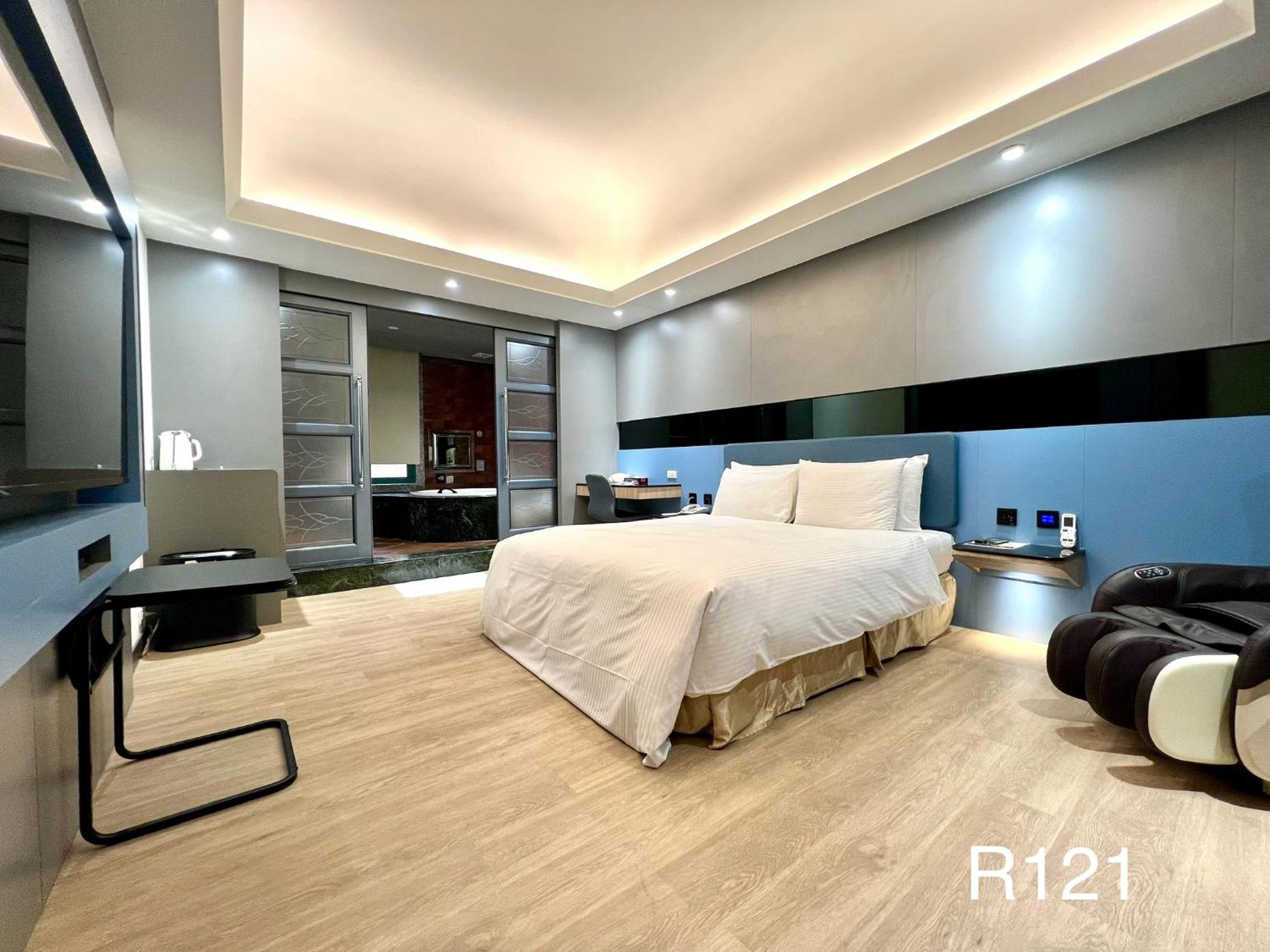 Deluxe Double Room with Bath photo 1