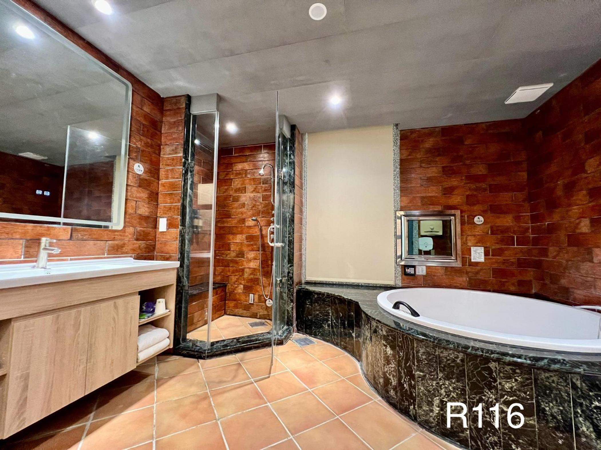 Deluxe Double Room with Bath photo 3