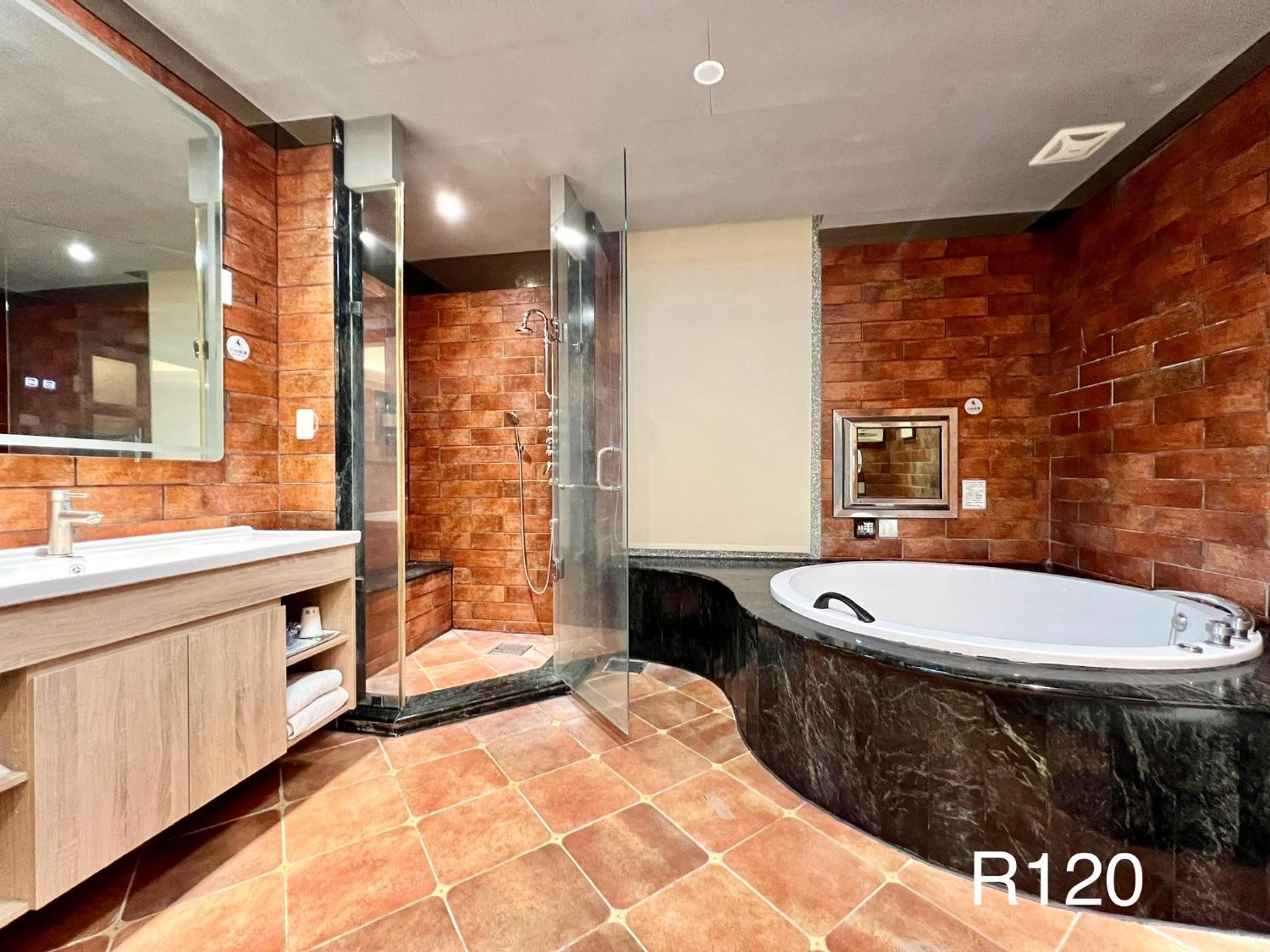 Deluxe Double Room with Bath photo 2