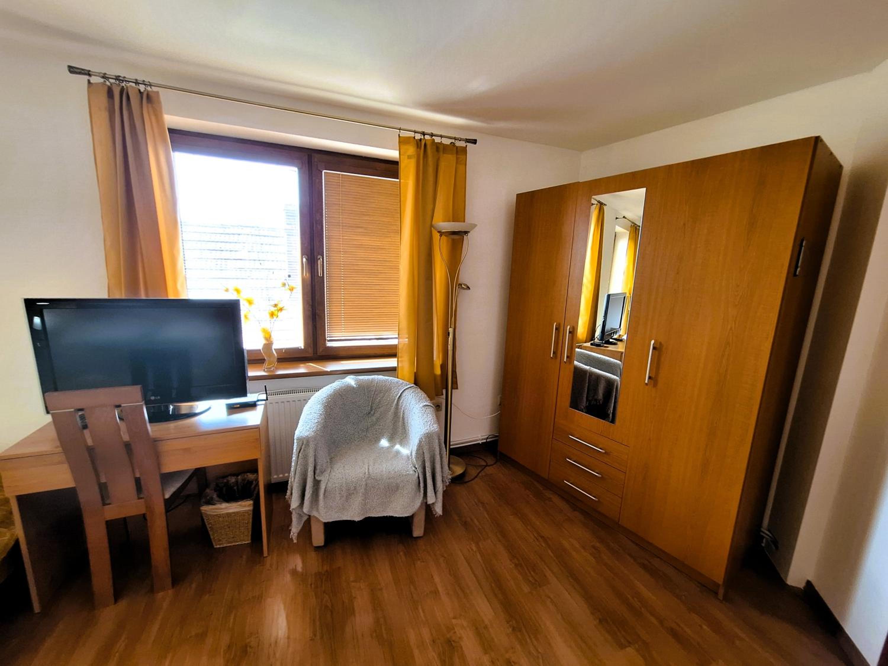 Triple Room with Private External Bathroom - Photo 4
