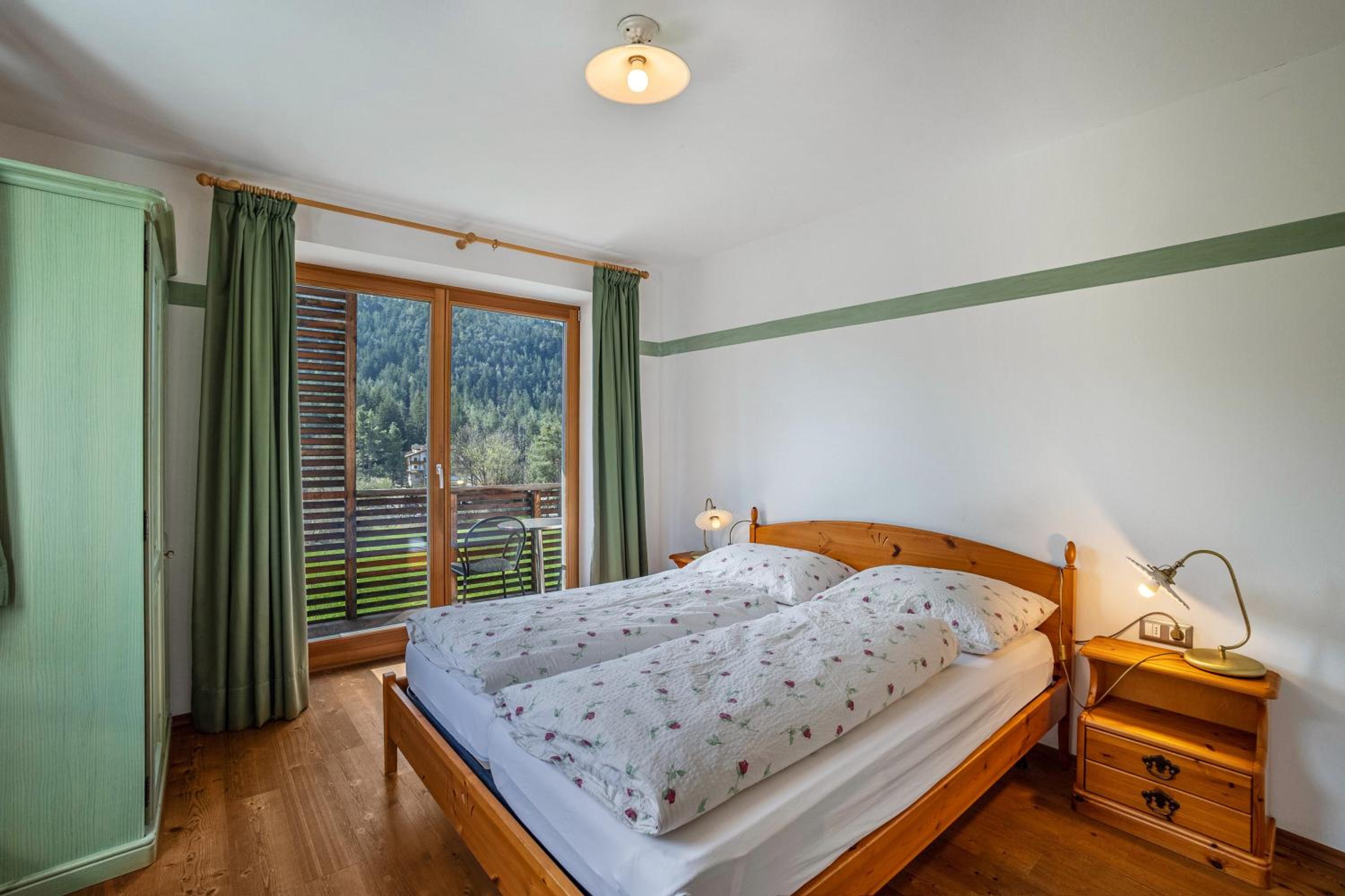Two-Bedroom Deluxe Apartment with Garden View