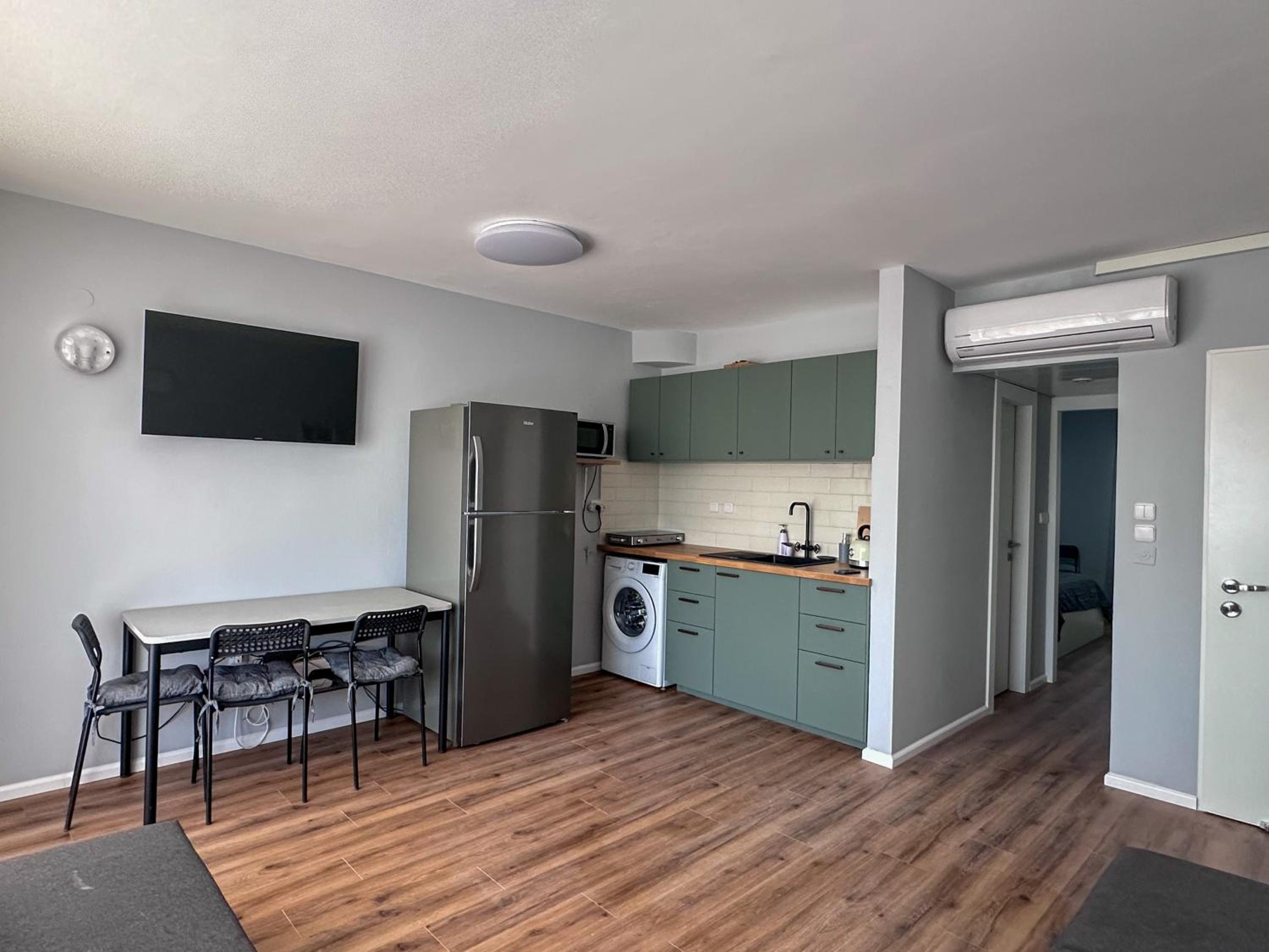 One-Bedroom Apartment photo 2