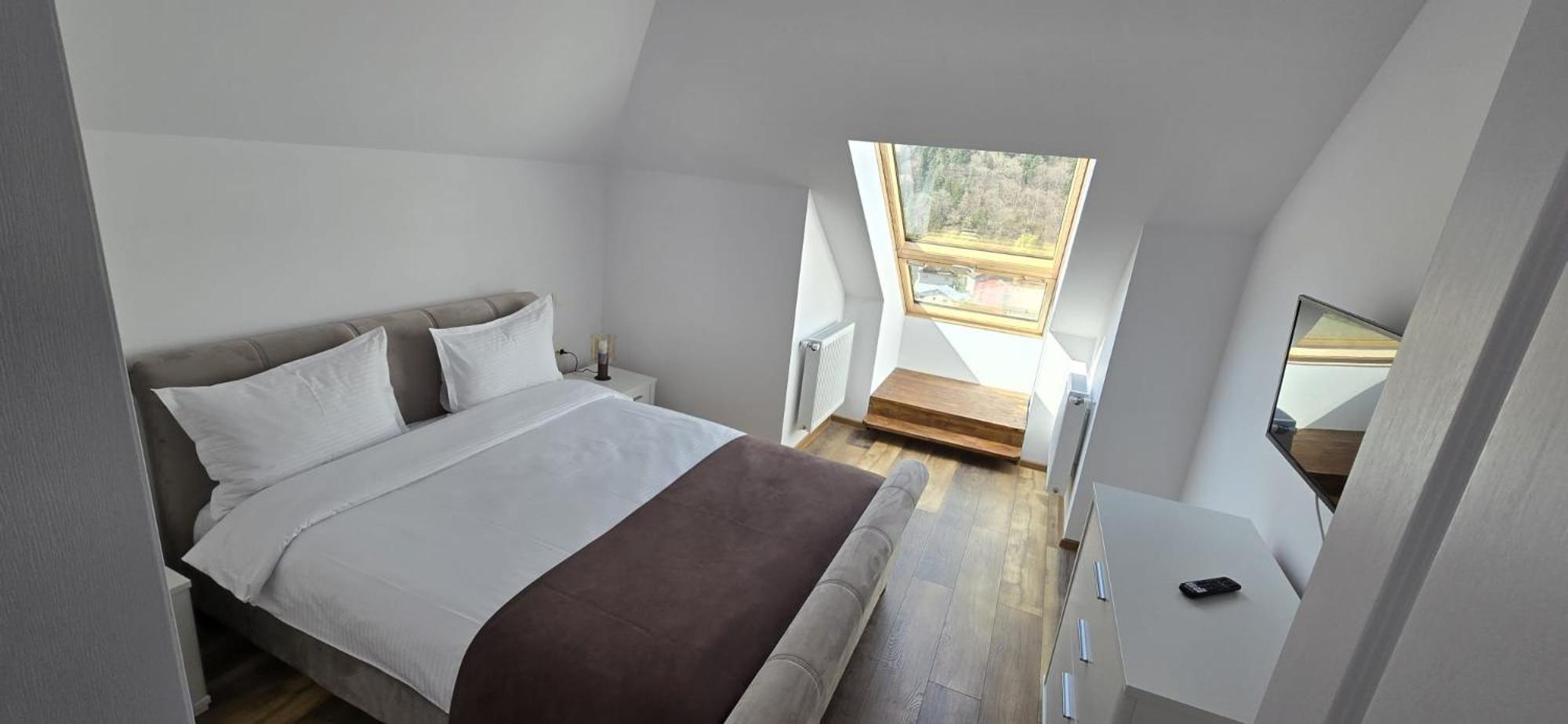 Apartment with Mountain View photo 2